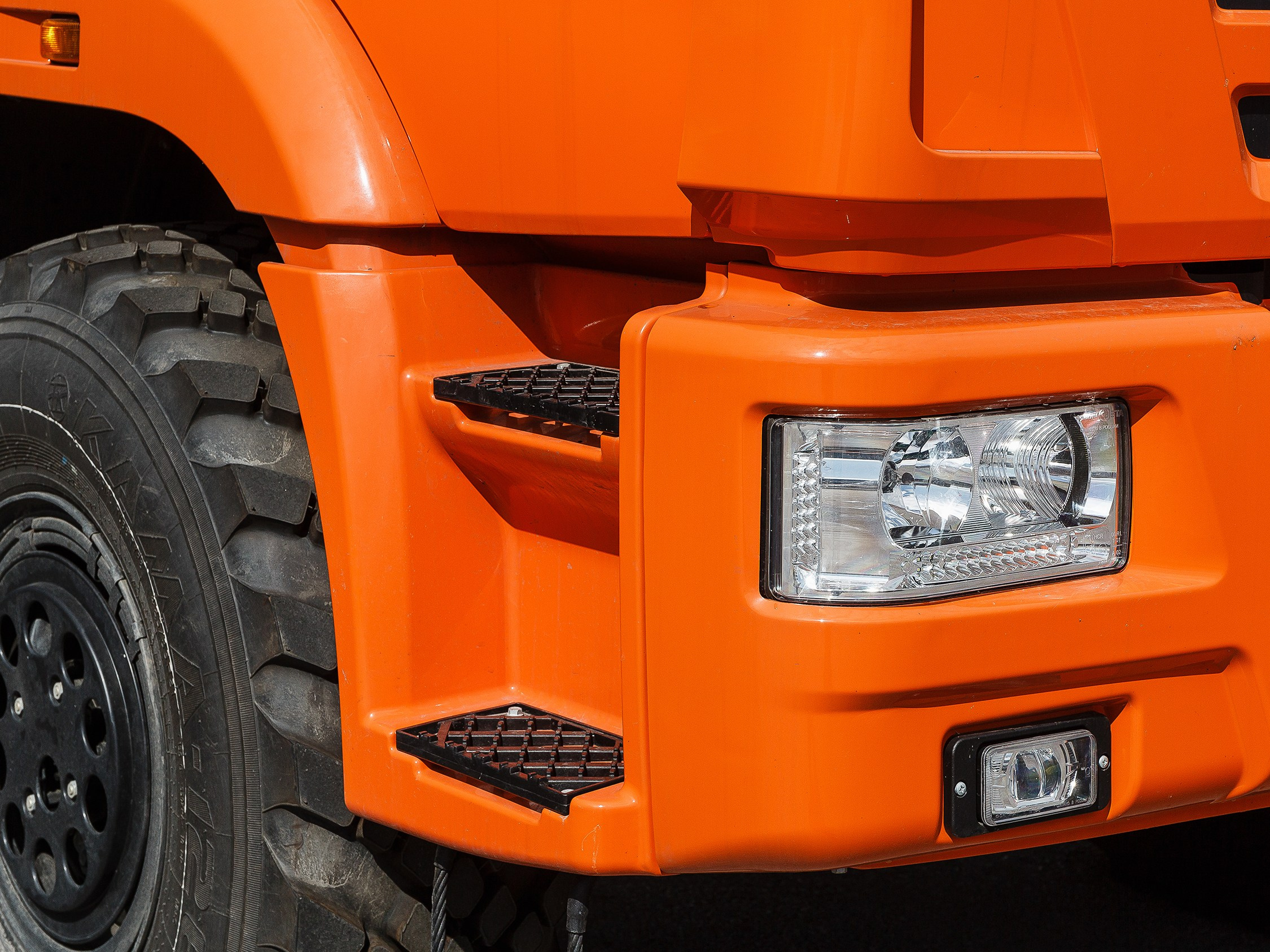 Автомобильный фотограф в СПб. Репортажная фотосъёмка в Санкт-Петербурге. Фотограф на мероприятие: выставки, презентации, автогонки. Фото для сайта, отчётов и публикации в сми. Профессиональный фотограф Сергей Пушкин. Промышленная фотосъёмка. Автопром. Фотосъёмка авто и спецтехники. Профессиональные фото большегрузов.