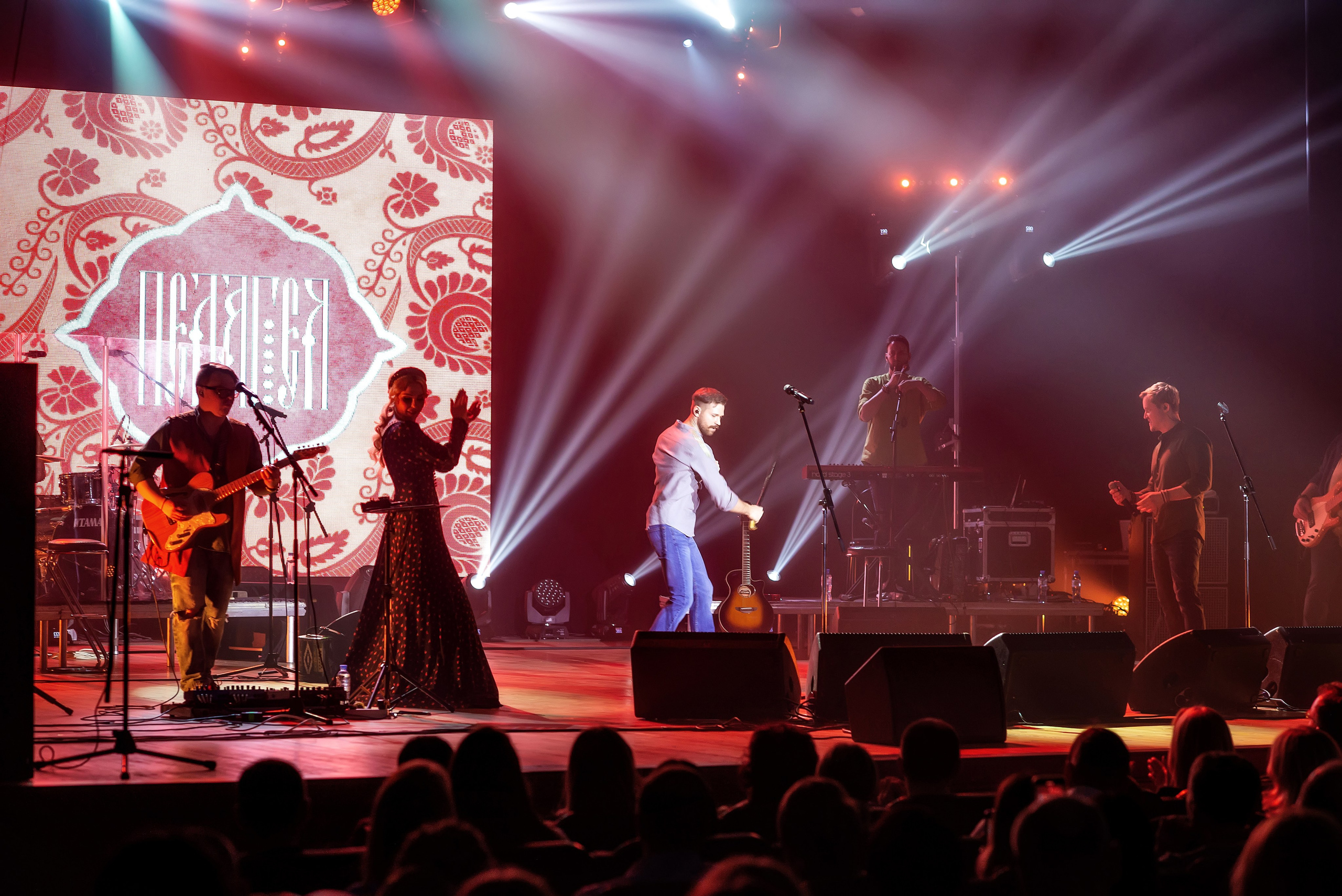 Концерт Пелагеи. Школьный, фэшн фотограф в Тюмени и в России Ирина Королева