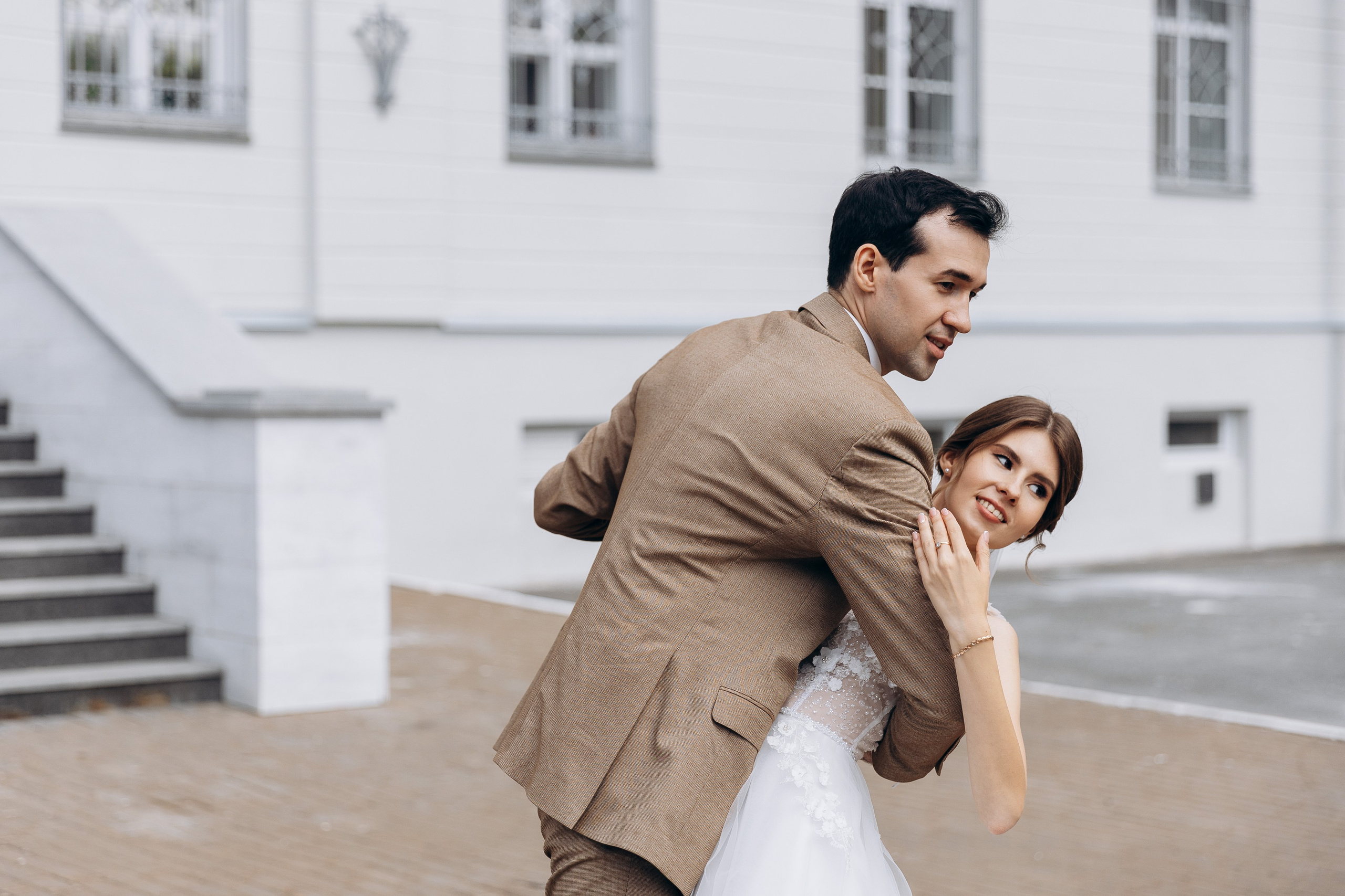 фотограф на свадьбу в Казани, свадебная фотосессия в КФУ, свадебное платье, свадебный танец