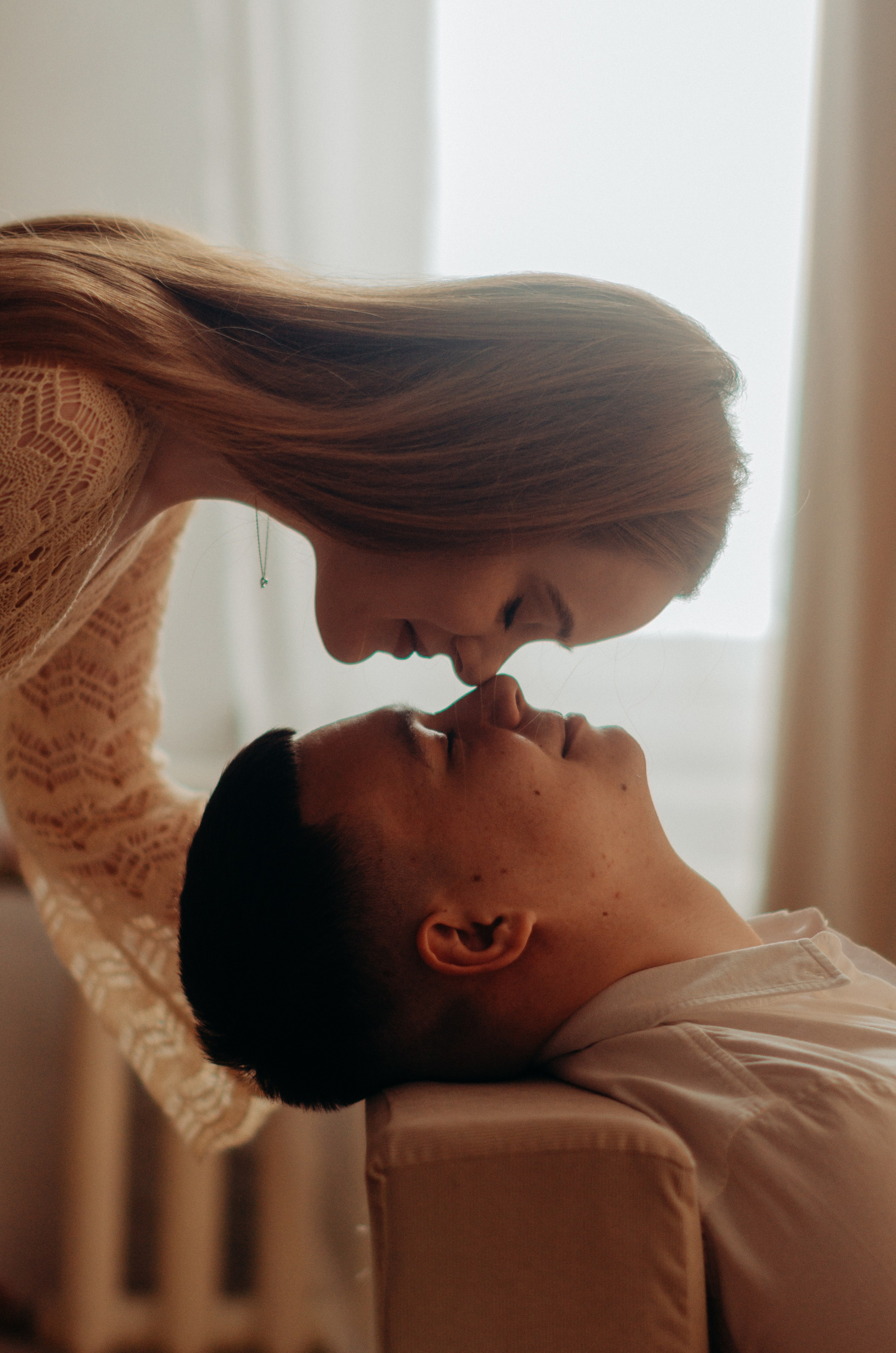 Love Story в фотостудии в стиле бохо. Денисова Аля — фотограф для парных съемок и индивидуальных историй в Барнауле