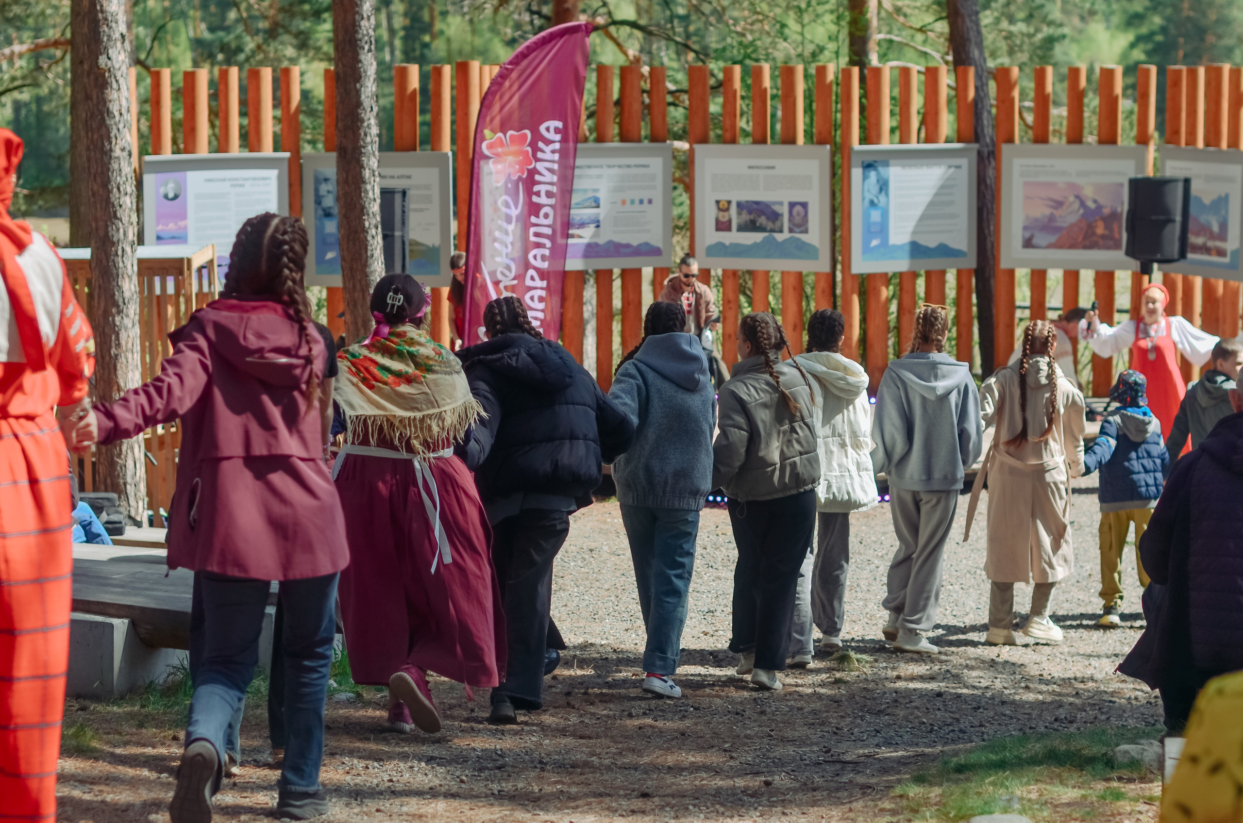 Фестиваль «Цветение Маральника на Алтае 2025». Фоторепортаж. Денисова Аля — фотограф для парных съемок и индивидуальных историй в Барнауле
