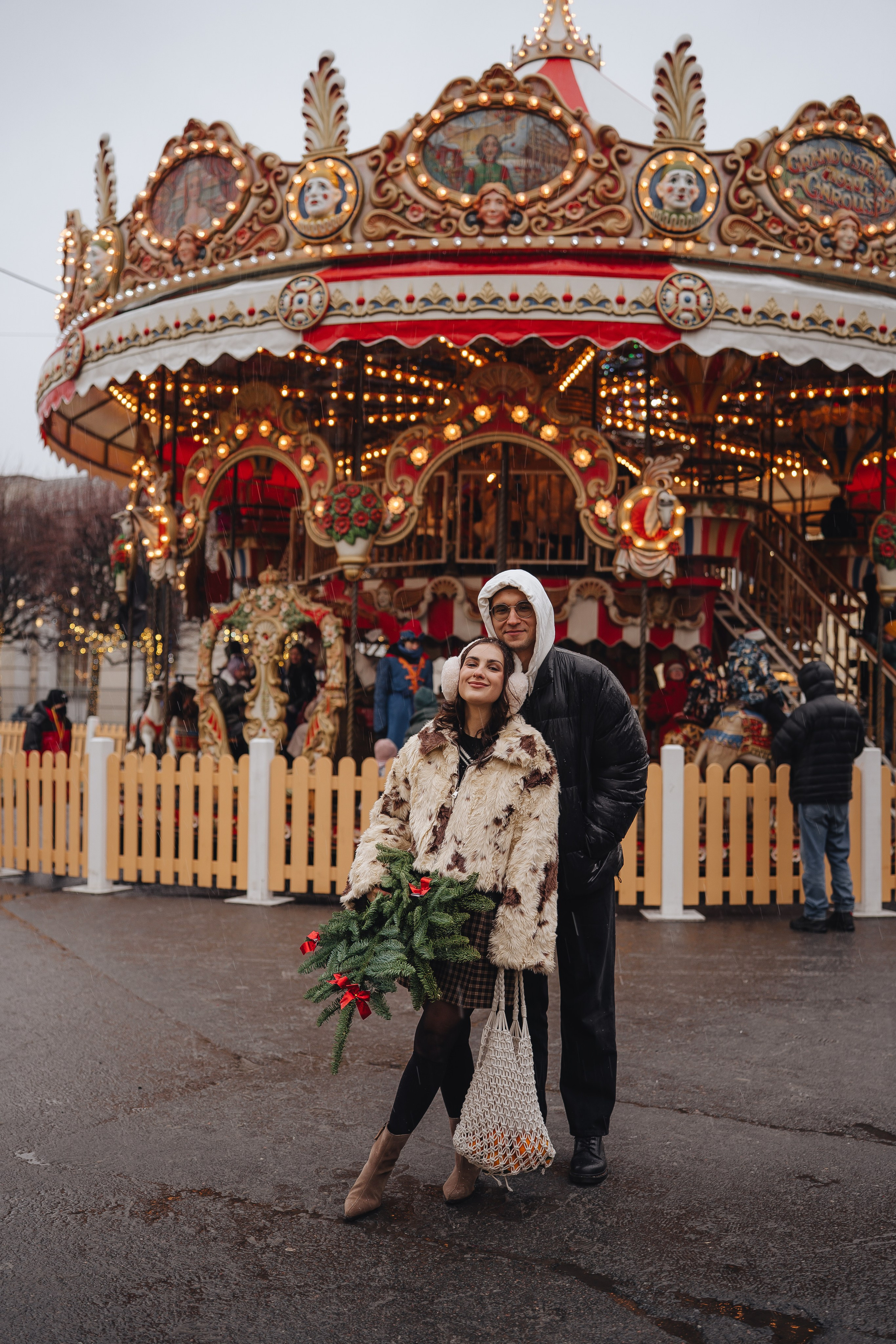 ПРОГУЛКА НА МАНЕЖНОЙ ПЛОЩАДИ ДЛЯ ДЕВУШКИ ПЕРЕД НОВЫМ ГОДОМ (НОВОГОДНЯЯ ФОТОСЕССИИЯ НА МАНЕЖНОЙ ПЛОЩАДИ). Профессиональный фотограф, Санкт-Петербург — Виктория Богомолова