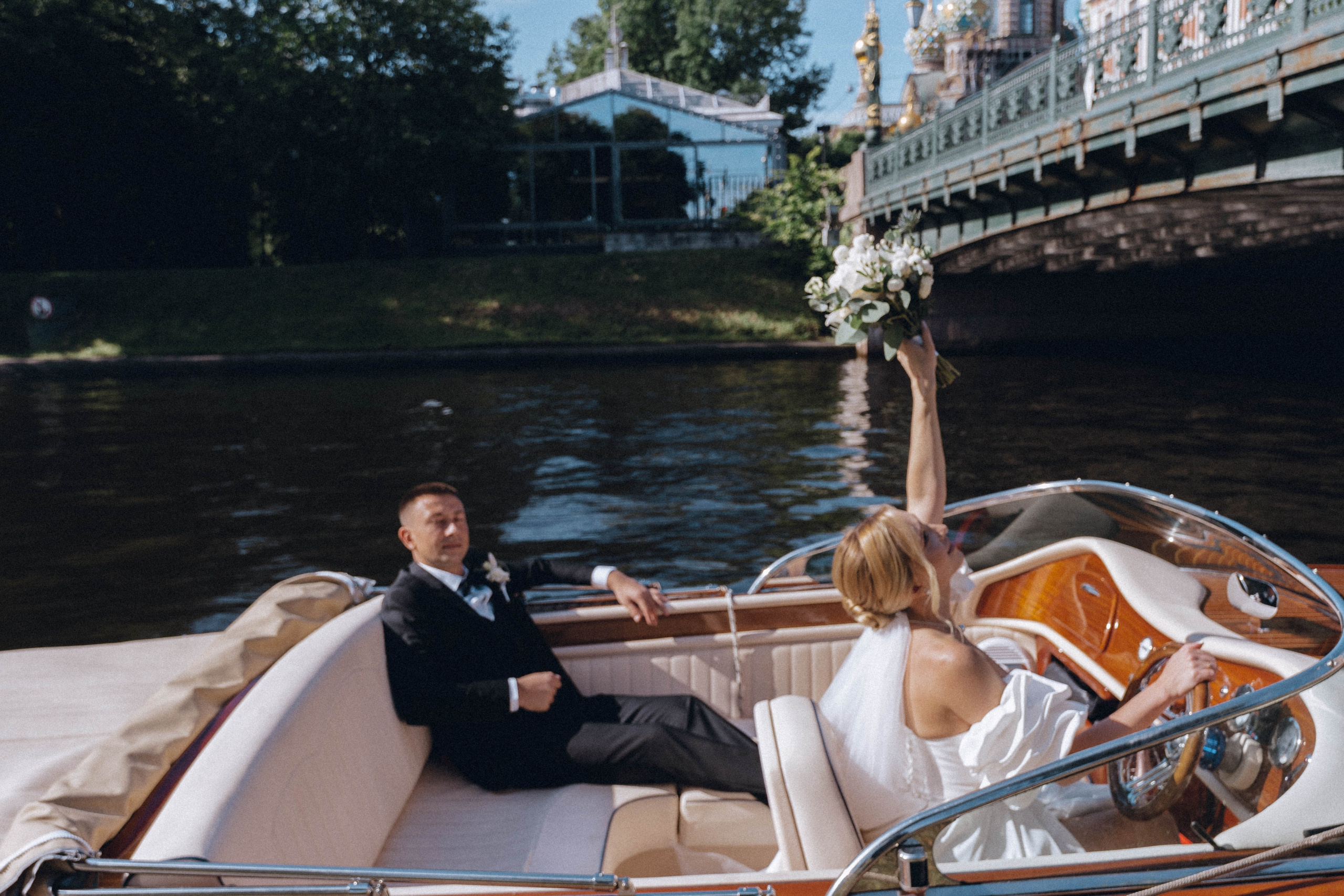 СВАДЕНБНАЯ СЬЕМКА НА КАТЕРЕ ПО КАНАЛАМ САНКТ-ПЕТЕРБУРГА И В АКВАТОРИИ НЕВЫ. Профессиональный фотограф, Санкт-Петербург — Виктория Богомолова