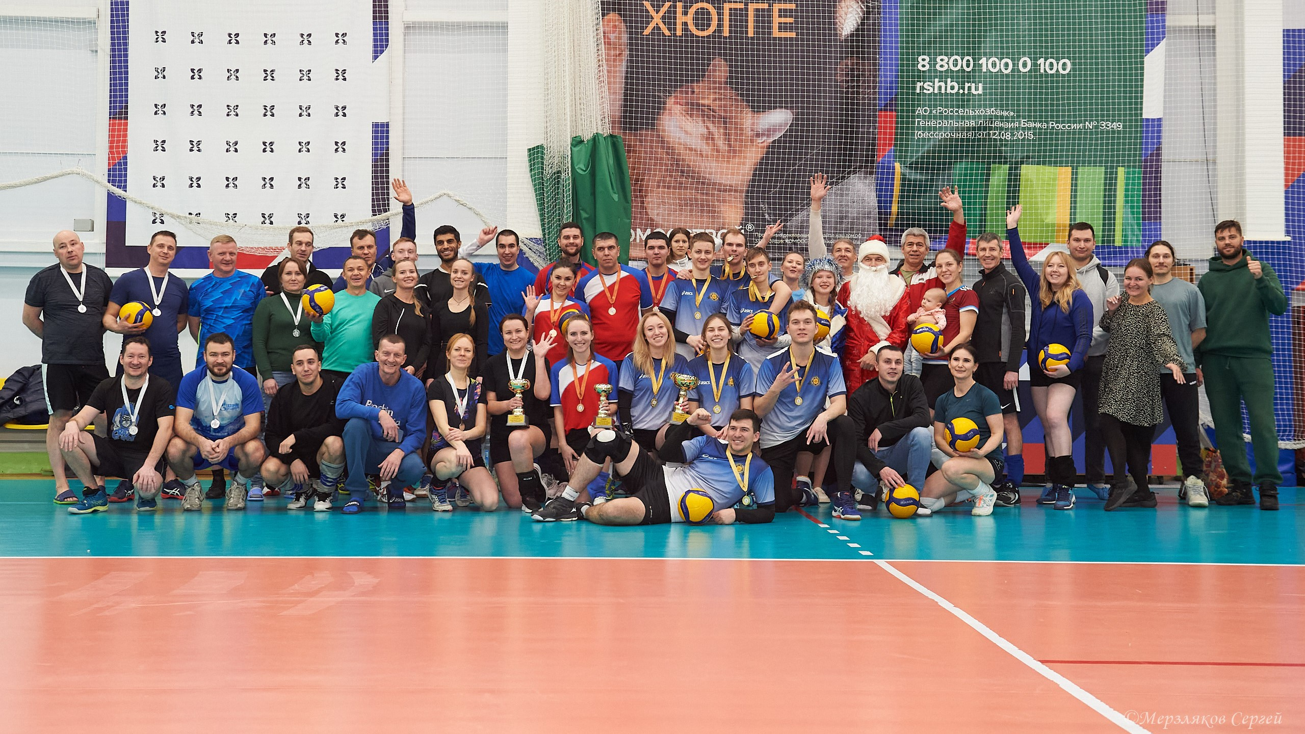 Новогодний волейбольный турнир. Ижевск. 16.12.23. Спортивный репортажный фотограф в Ижевске Сергей Мерзляков