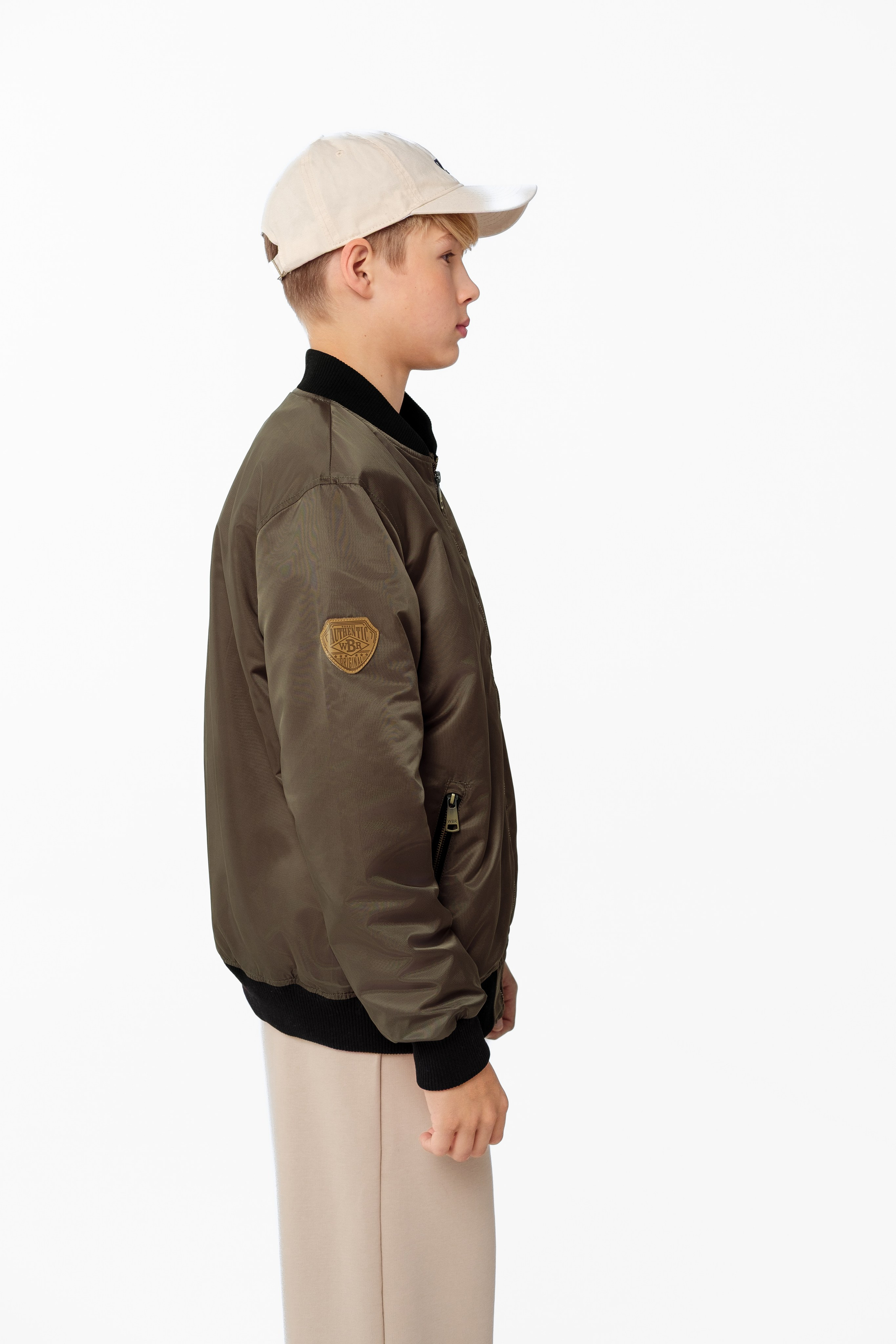 Съемка верхней одежды для каталога и маркетплейсов в Санкт-Петербурге. Фотосессия для маркетплейсов