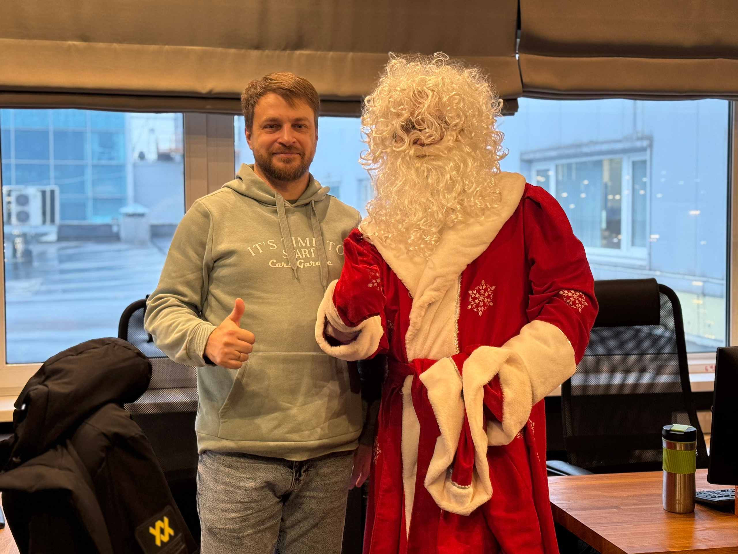 Новый год в офисе. Фотоархив giper.fm