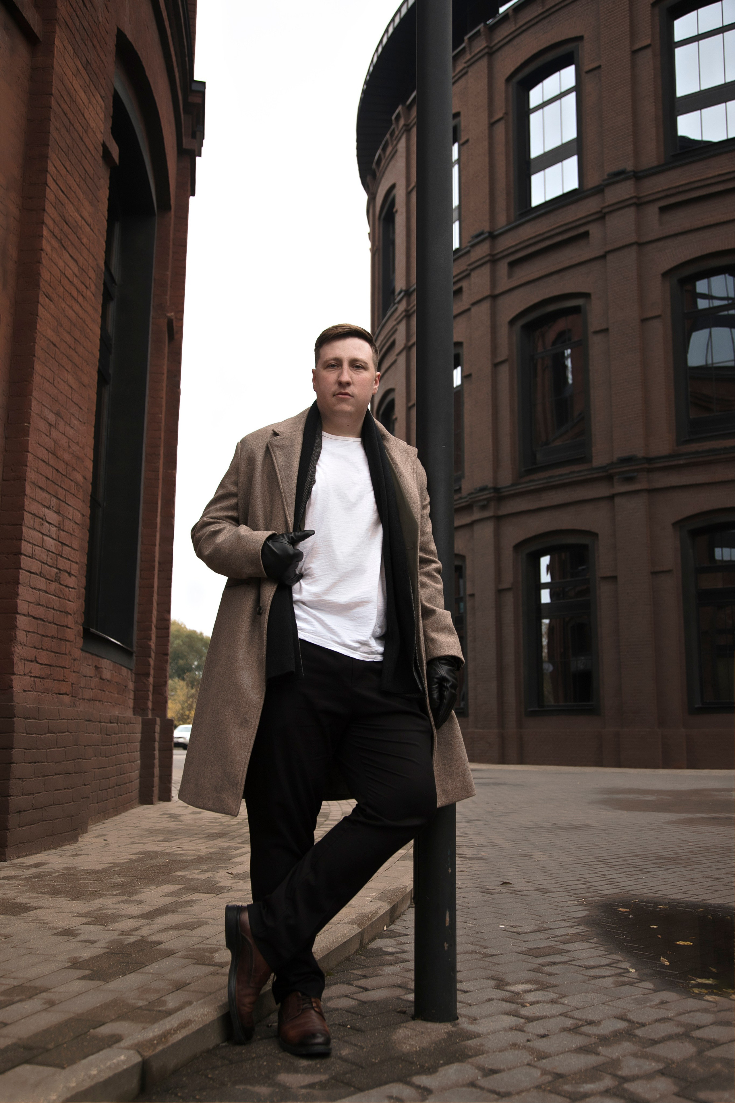 Мужская фотосессия на улице. Профессиональный фотограф в Москве