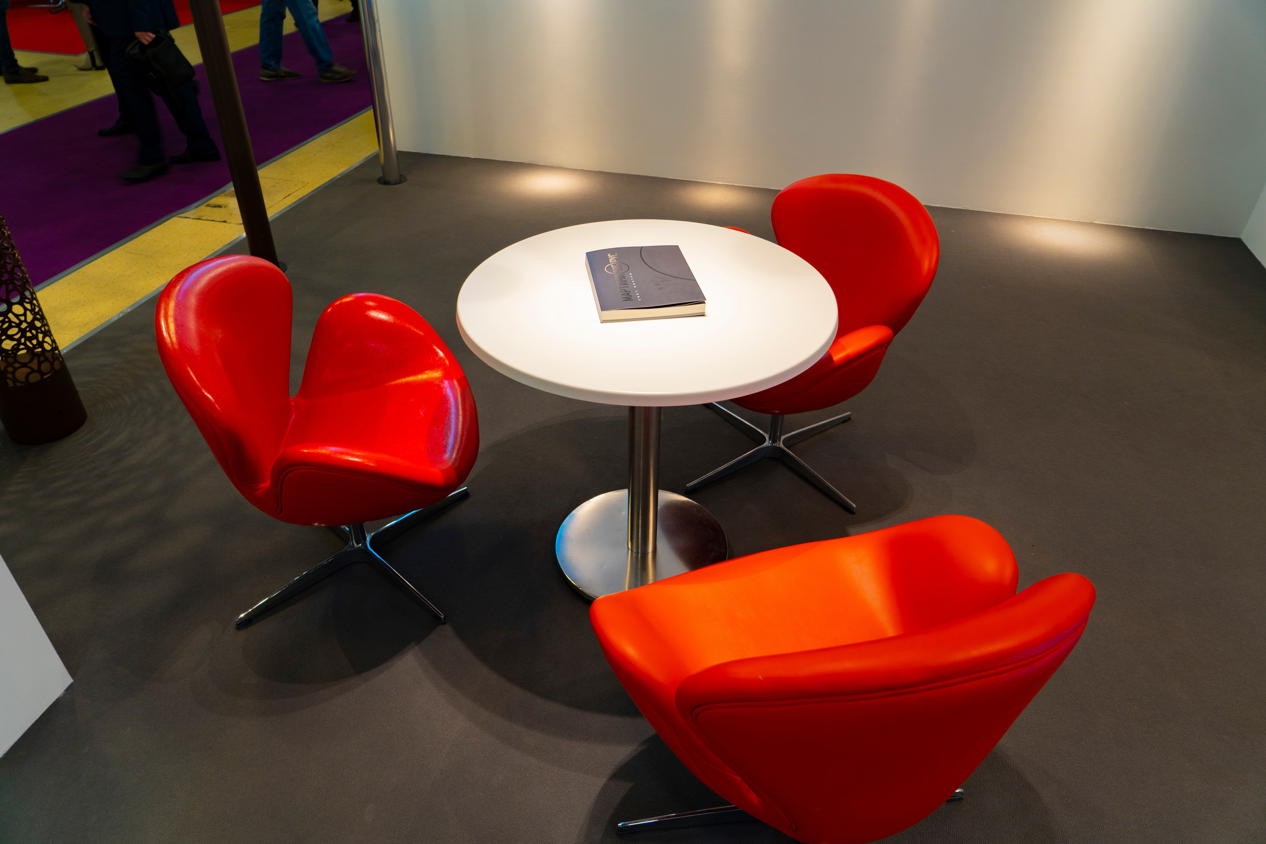 Выставочные стенды. Профессиональный портретный фотограф в Москве Владимир Глаголев