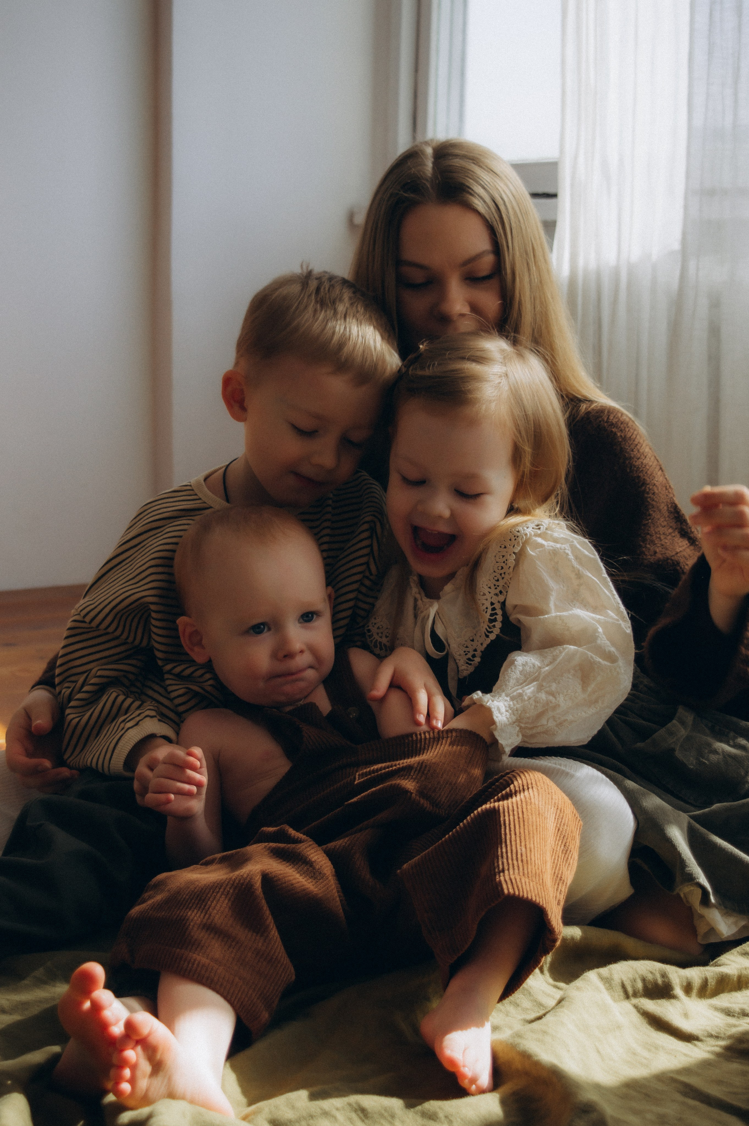 Любовь в воздухе. Семейная фотосессия в студии. Юлия Левада Семейный и женский фотограф