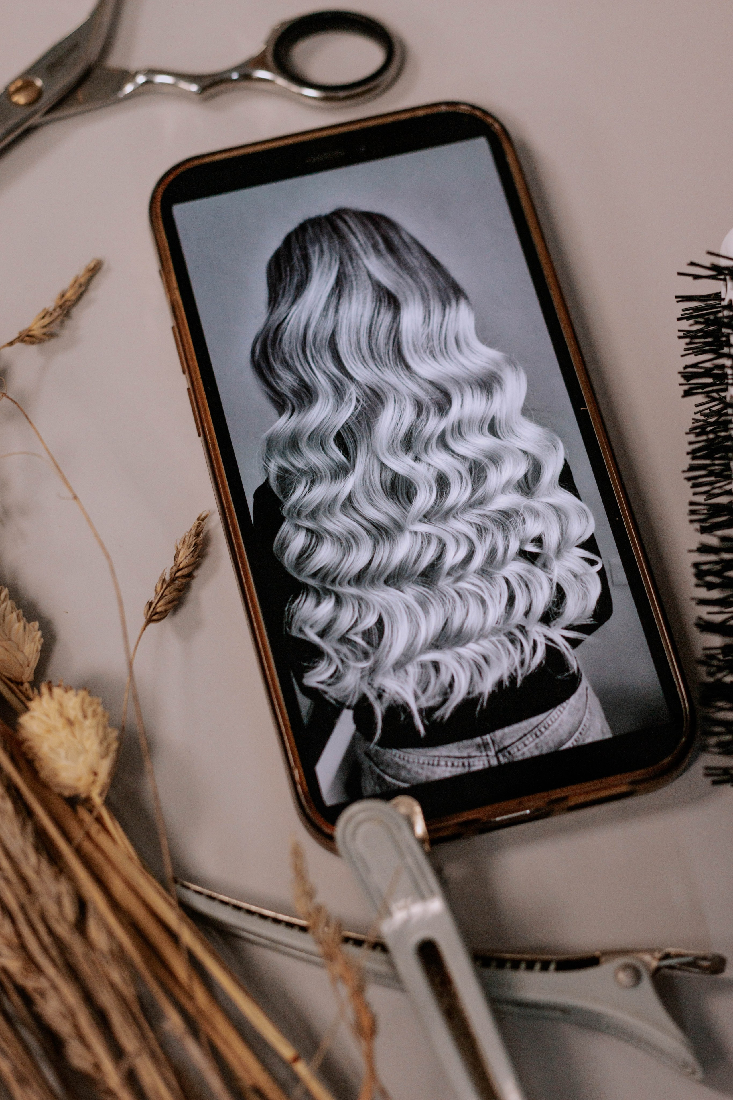 Настя- стилист по волосам. Бережно сохраняю ваши чувства и истории на своих фотографиях