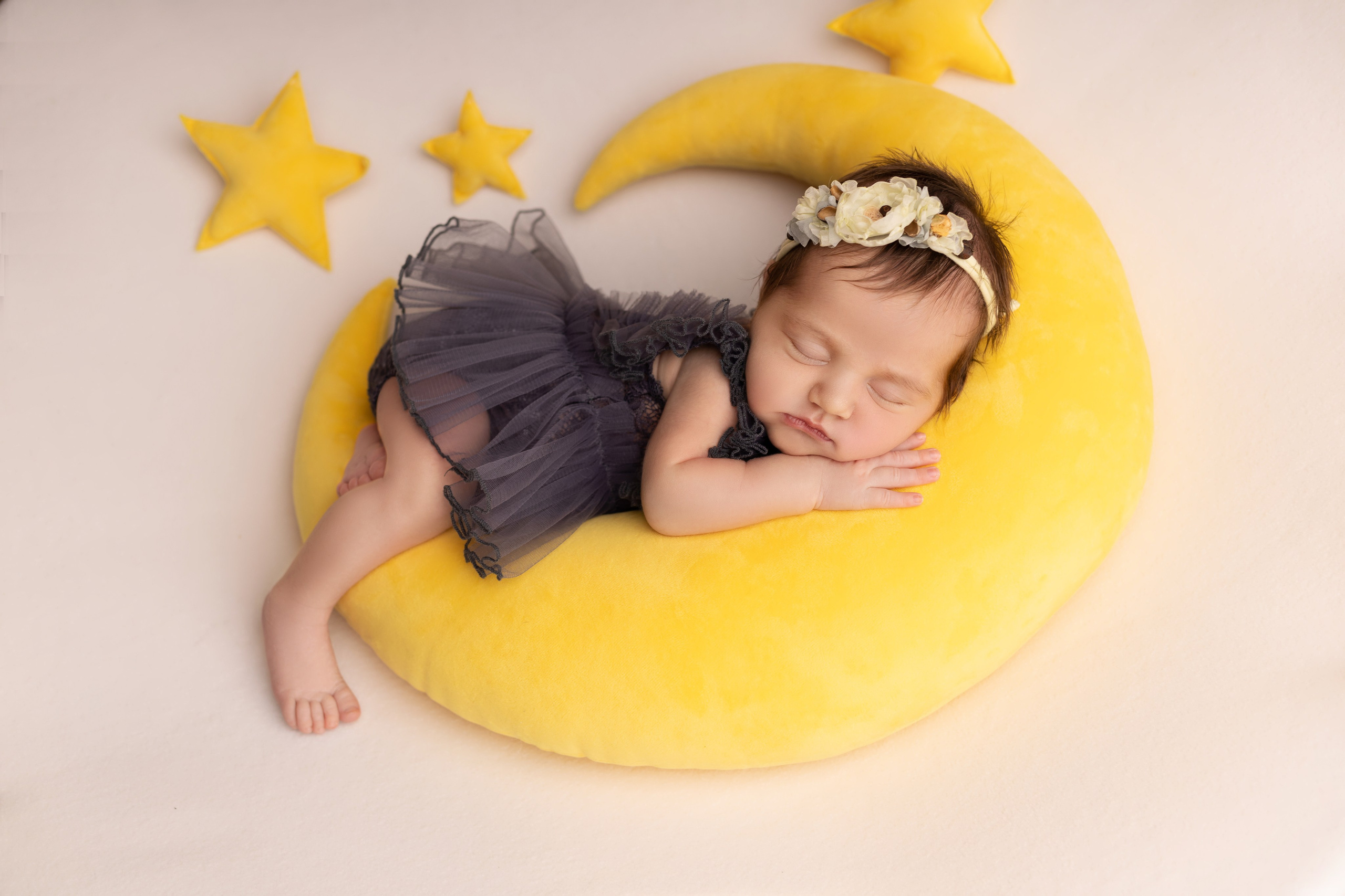 Классическая фотосессия малыша. Фотограф новорожденных малышей в Омске и Омской области Эльвира Камаева