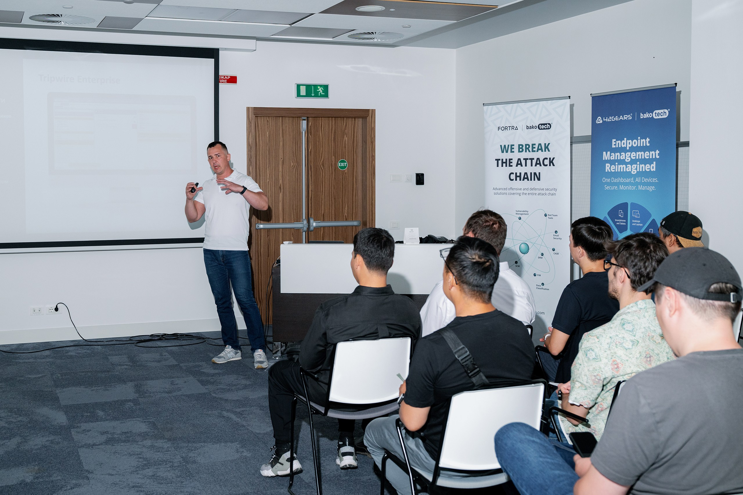 Бизнес завтрак BakoTech&Fortra. Фотограф в Алматы — Алексей Коньков | Репортаж, свадьбы, портреты