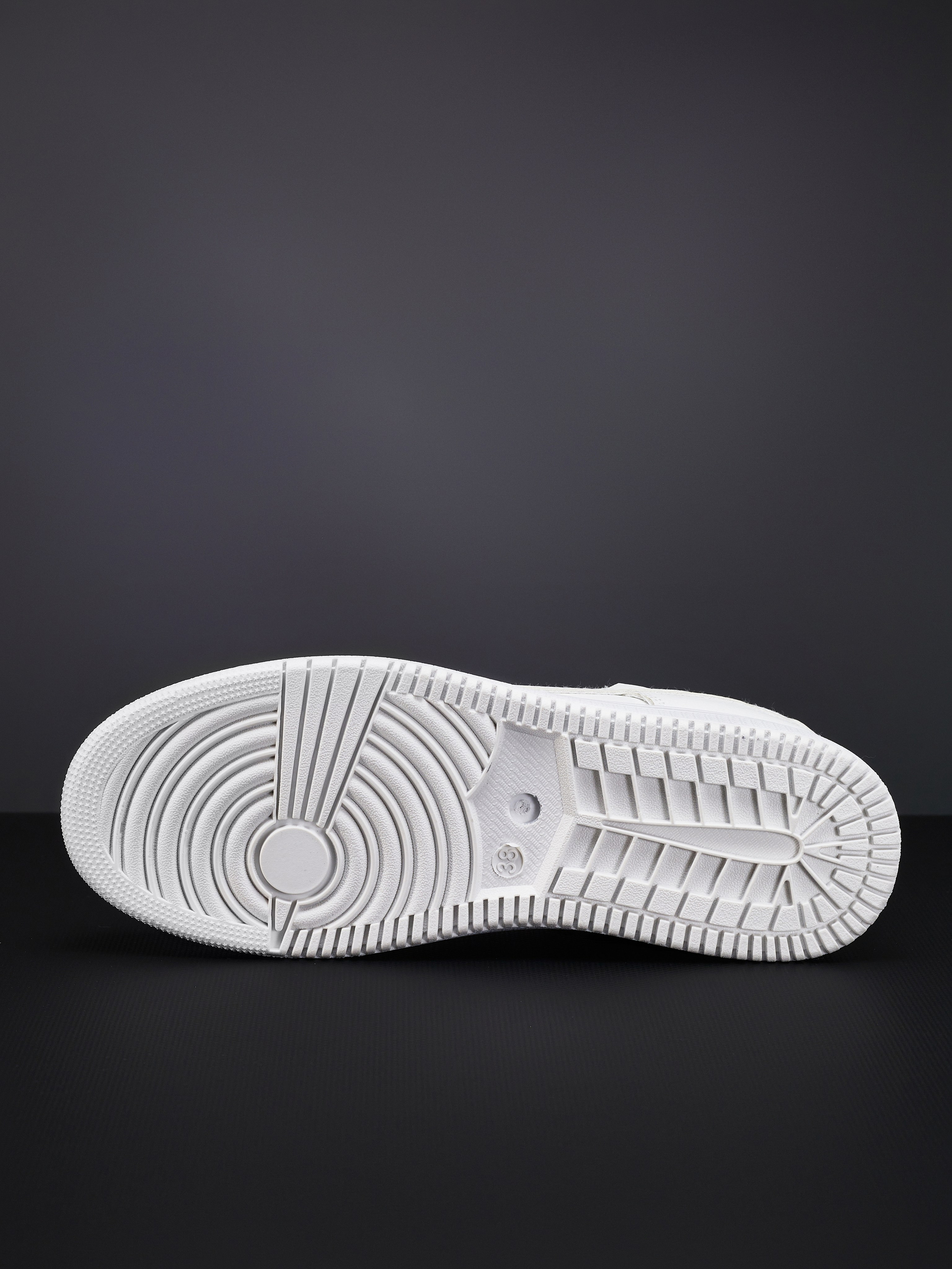 Кеды. Уютная студия предметной съемки для маркетплейсов в городе Москва