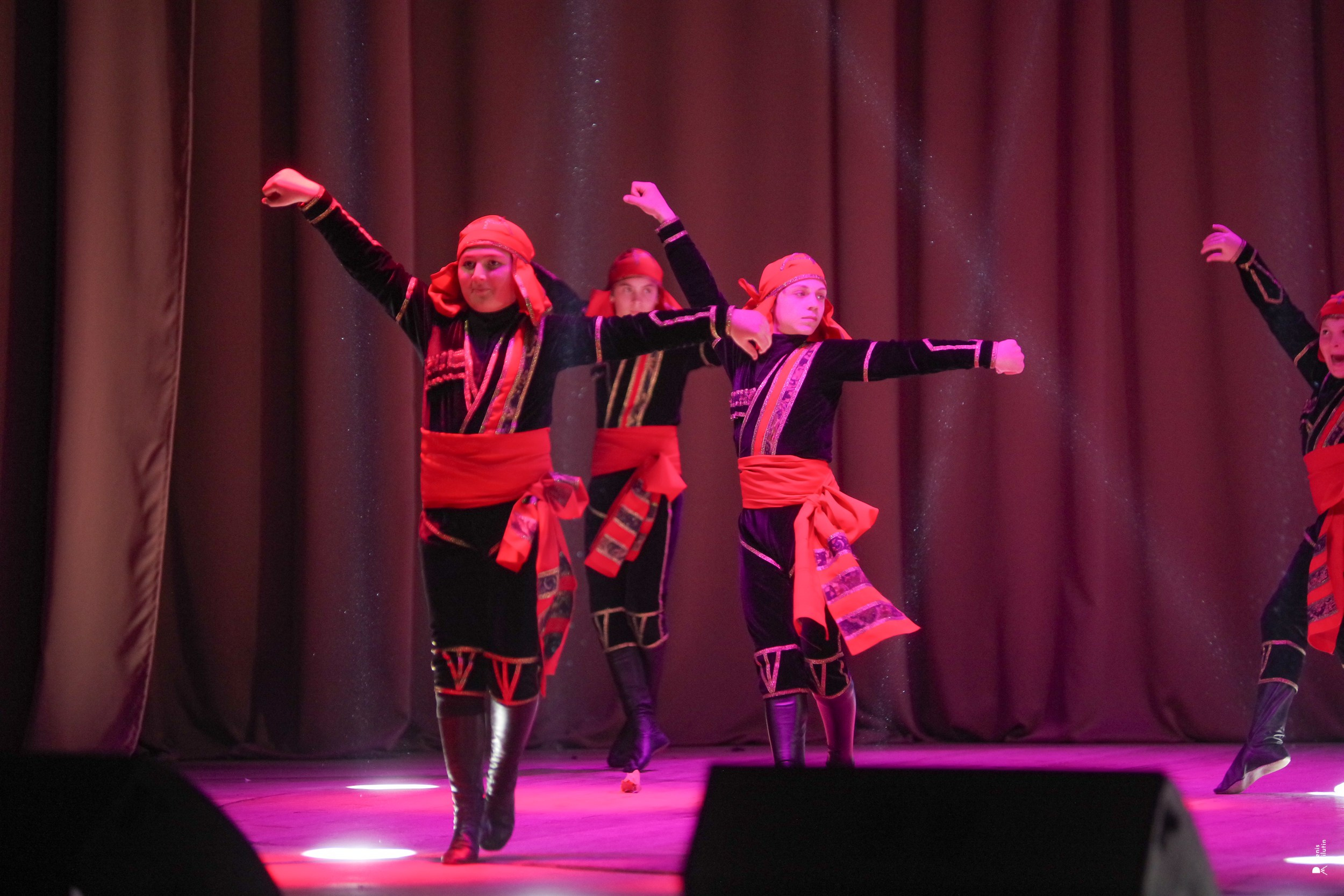 Танцы в Хоби. Портретный фотограф Денис Милютин