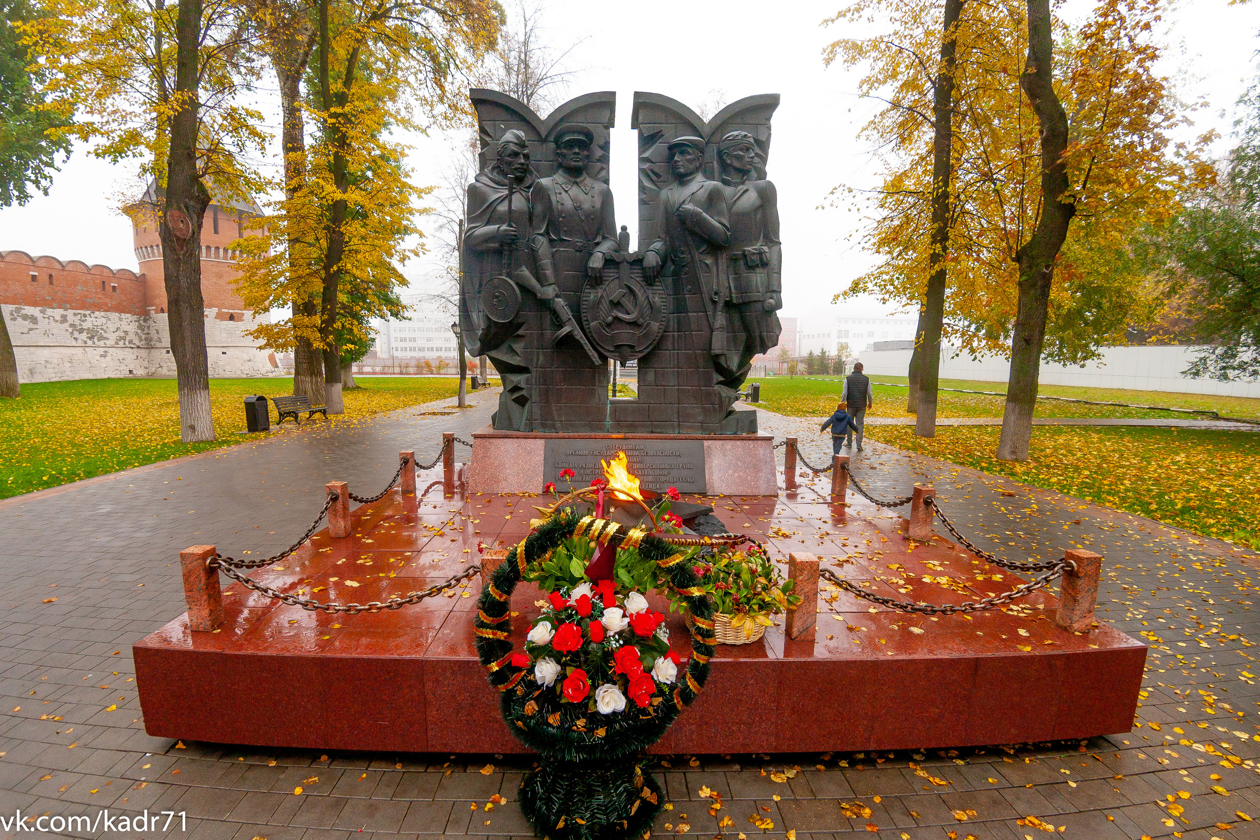 Тульский кремль осень (старенький 5Д и зенитар). Фотограф в Туле Крупский АнДРей. Фотостудия «КАДР71» в Туле