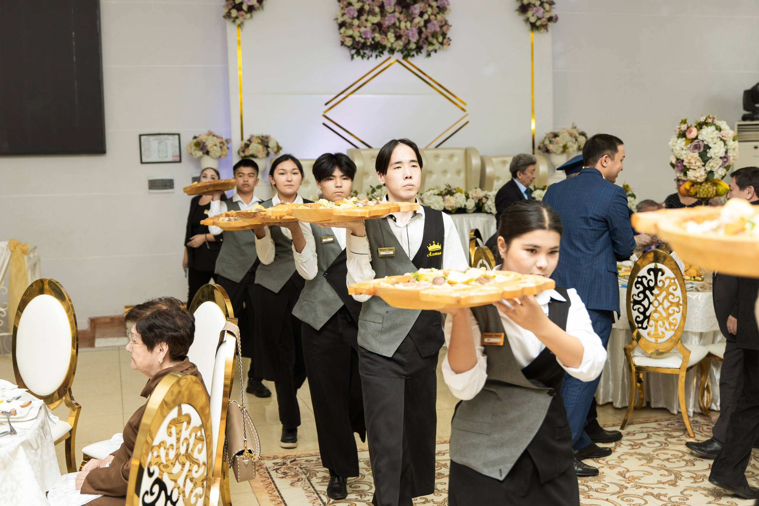 Юбилей. Свадебный и студийный фотограф в Алматы Ильяс Кырбаев