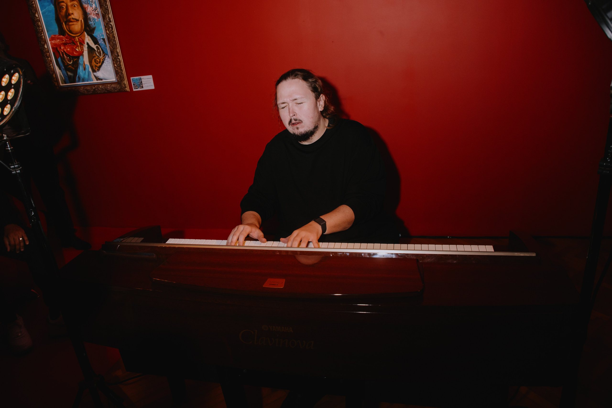 Бурак Озчивит посетил выставку Никаса Сафронова. Фотограф в Москве и Санкт-Петербурге Дарина