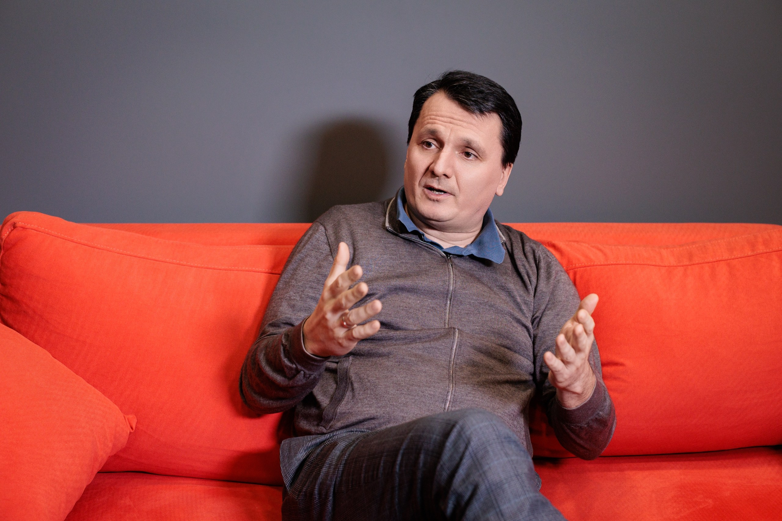 Съемка интеревью с директором. Контент для бизнеса в Екатеринбурге Полдень Медиа