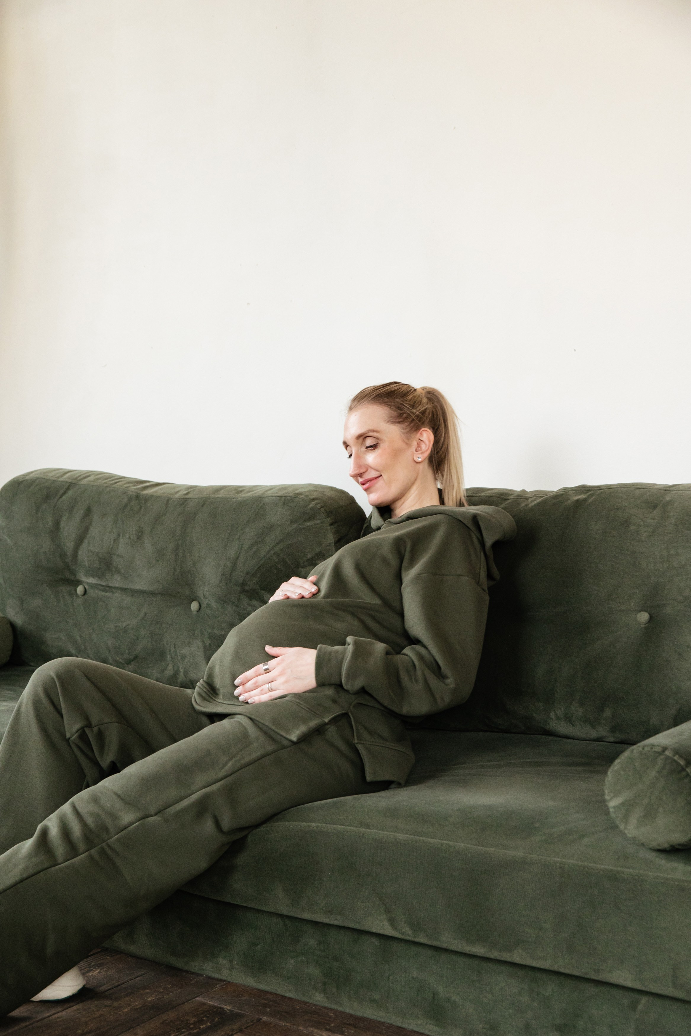 Женские студийные портреты для серт. Фотограф Анастасия Косюра