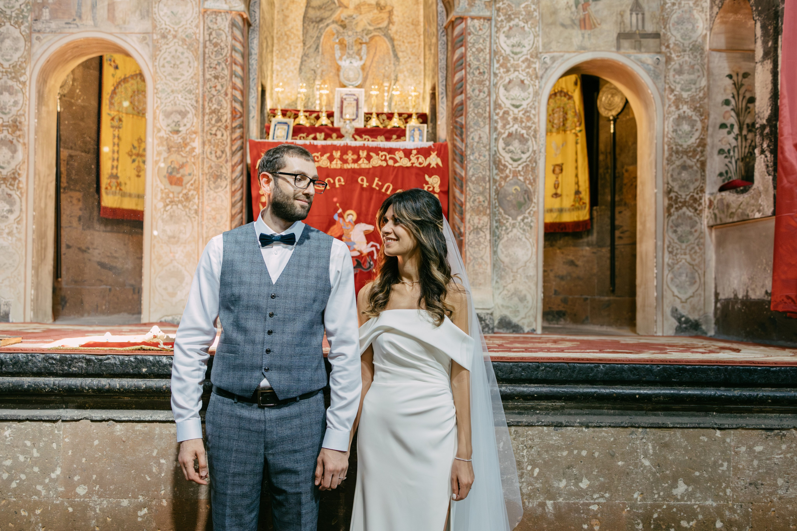 Свадьба Мери и Арама в храме Мухни. Фотограф в Армении Женя Гилевич