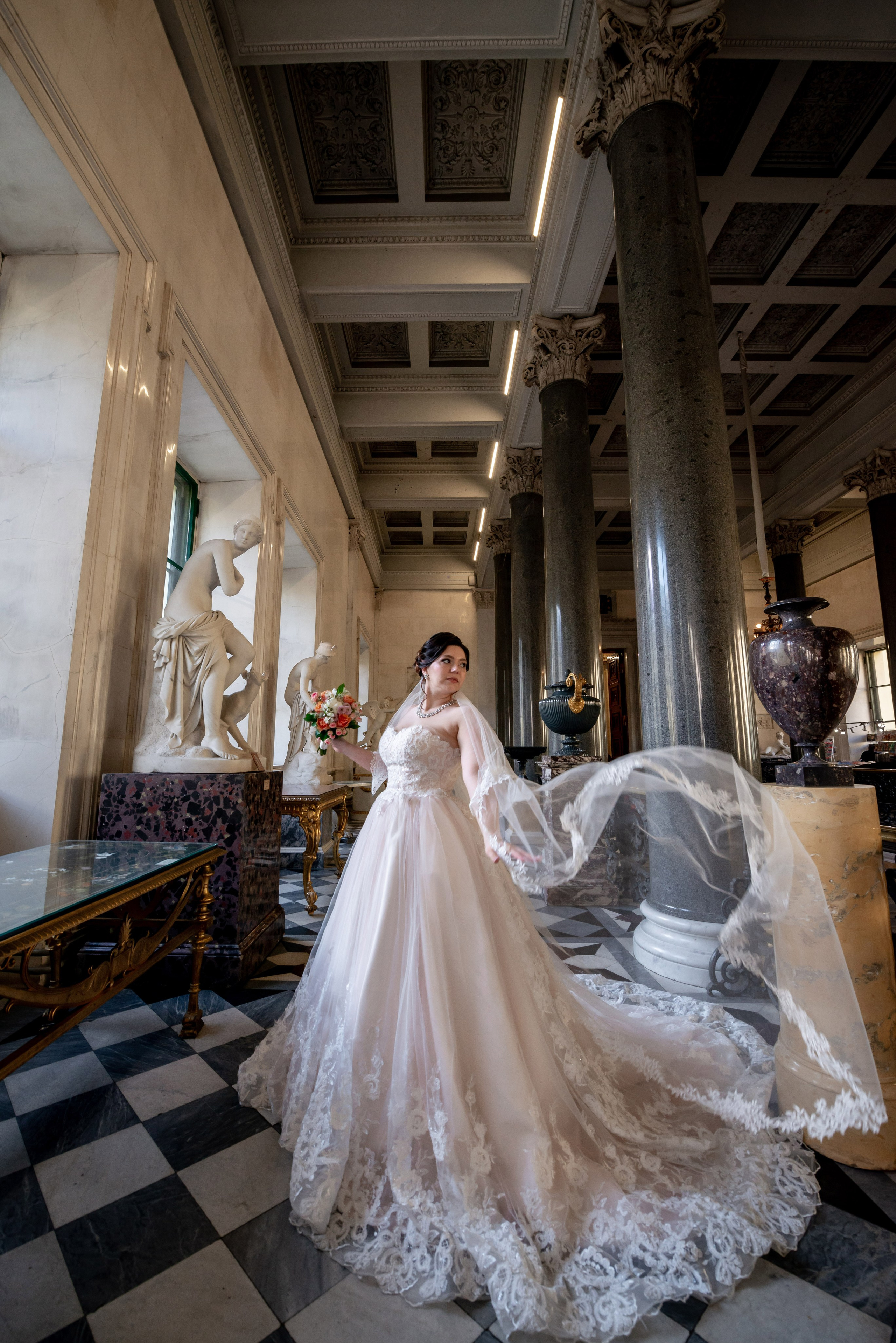 Самая красивая свадебная фотосессия в Эрмитаже. Лучшие свадебные фотографии в Эрмитажа. Портретный, семейный и свадебный фотограф в Санкт-Петербурге и в Пушкине Ширяев Денис