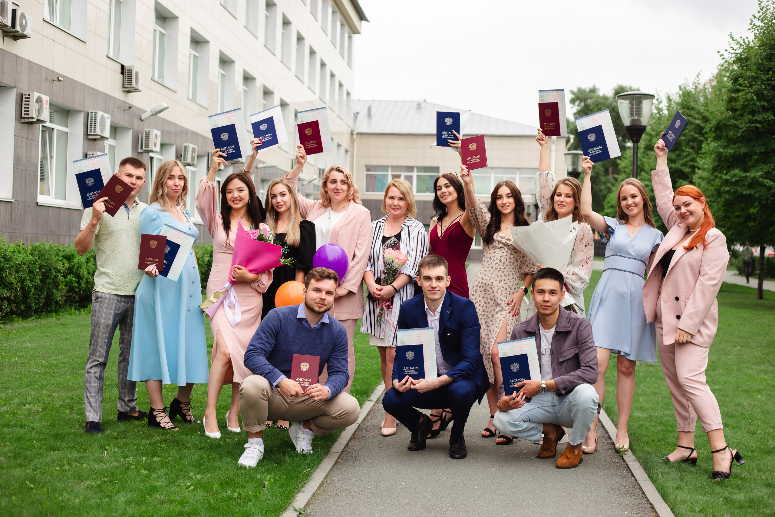 Вручение дипломов (СГУГиТ, 2022). Свадебный и портретный фотограф в Новосибирске Любовь Исакова