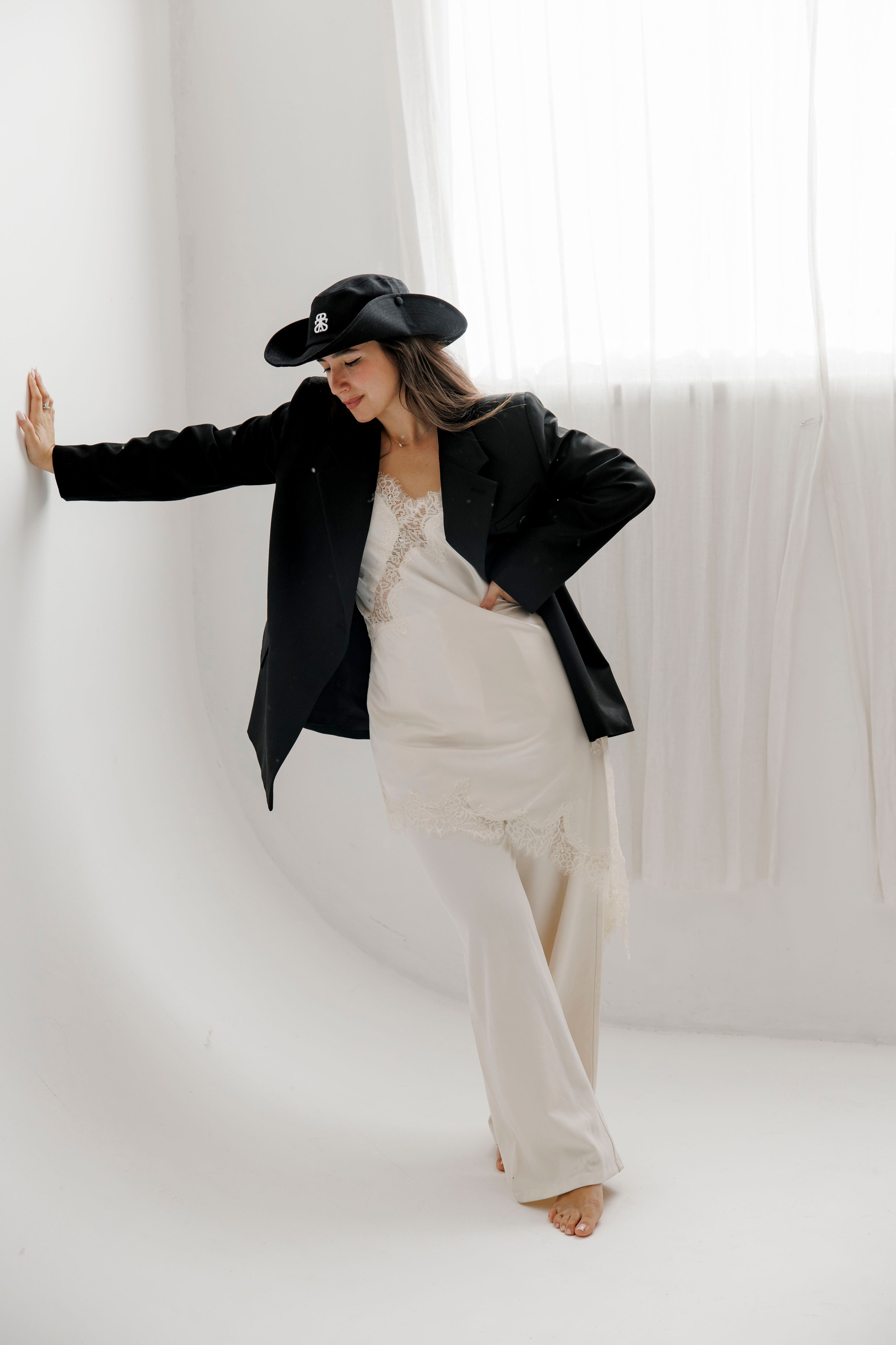 Family photoshoot inside the studio. Wedding and family photographer