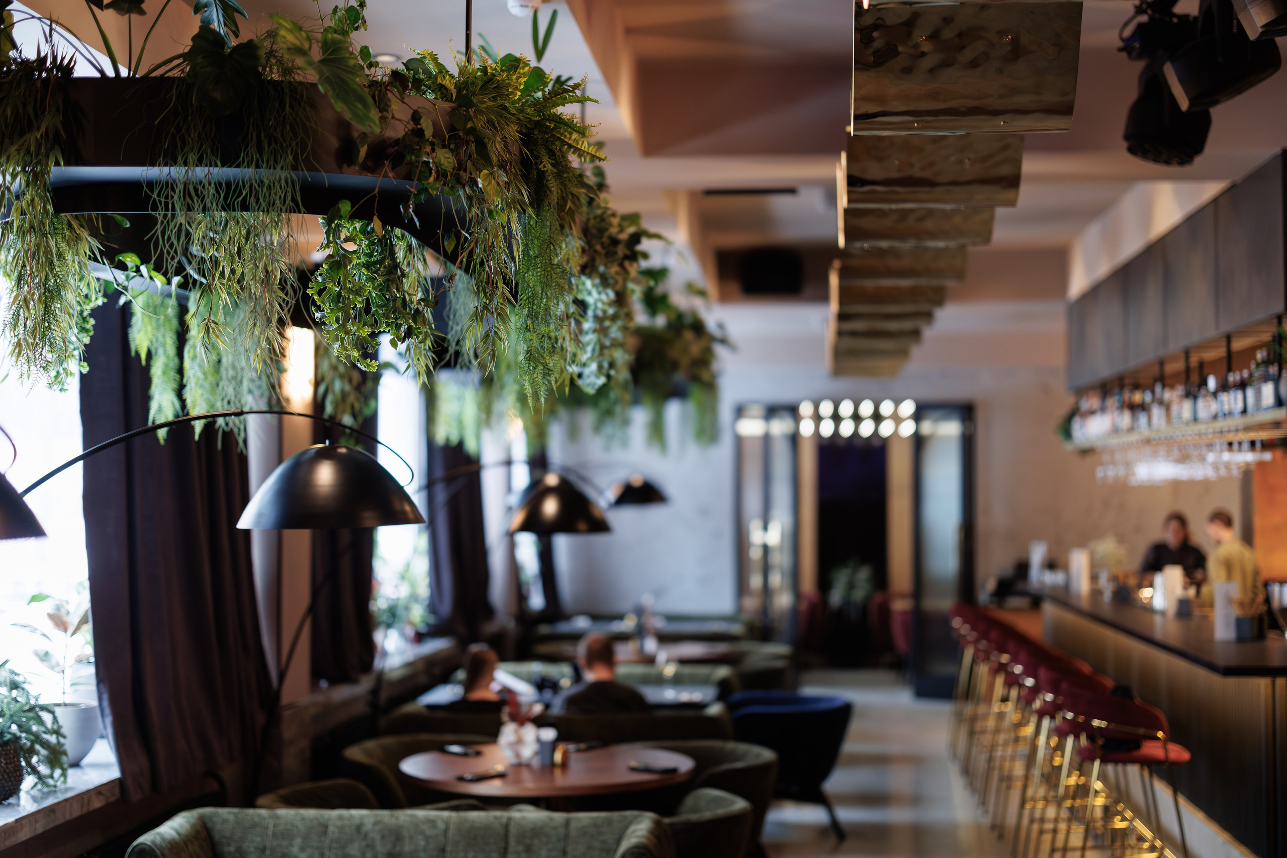 Фотограф для интерьерной съемки ресторана. Контент для бизнеса в Екатеринбурге Полдень Медиа