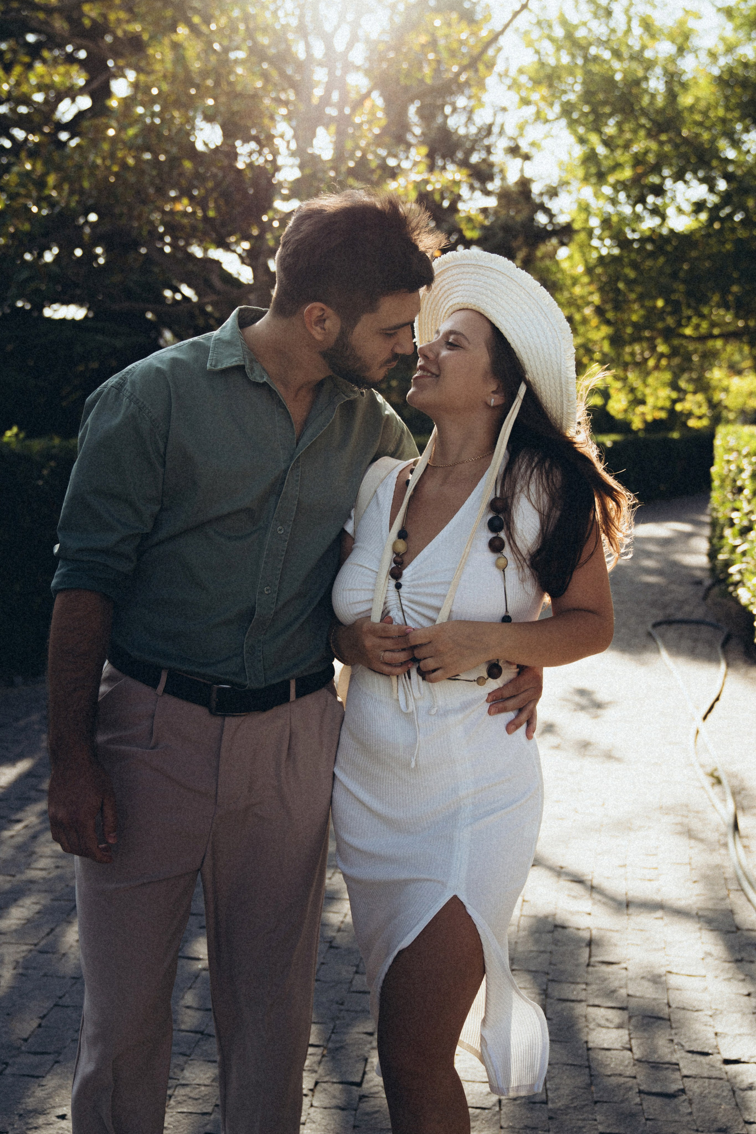 поцелуй молодых