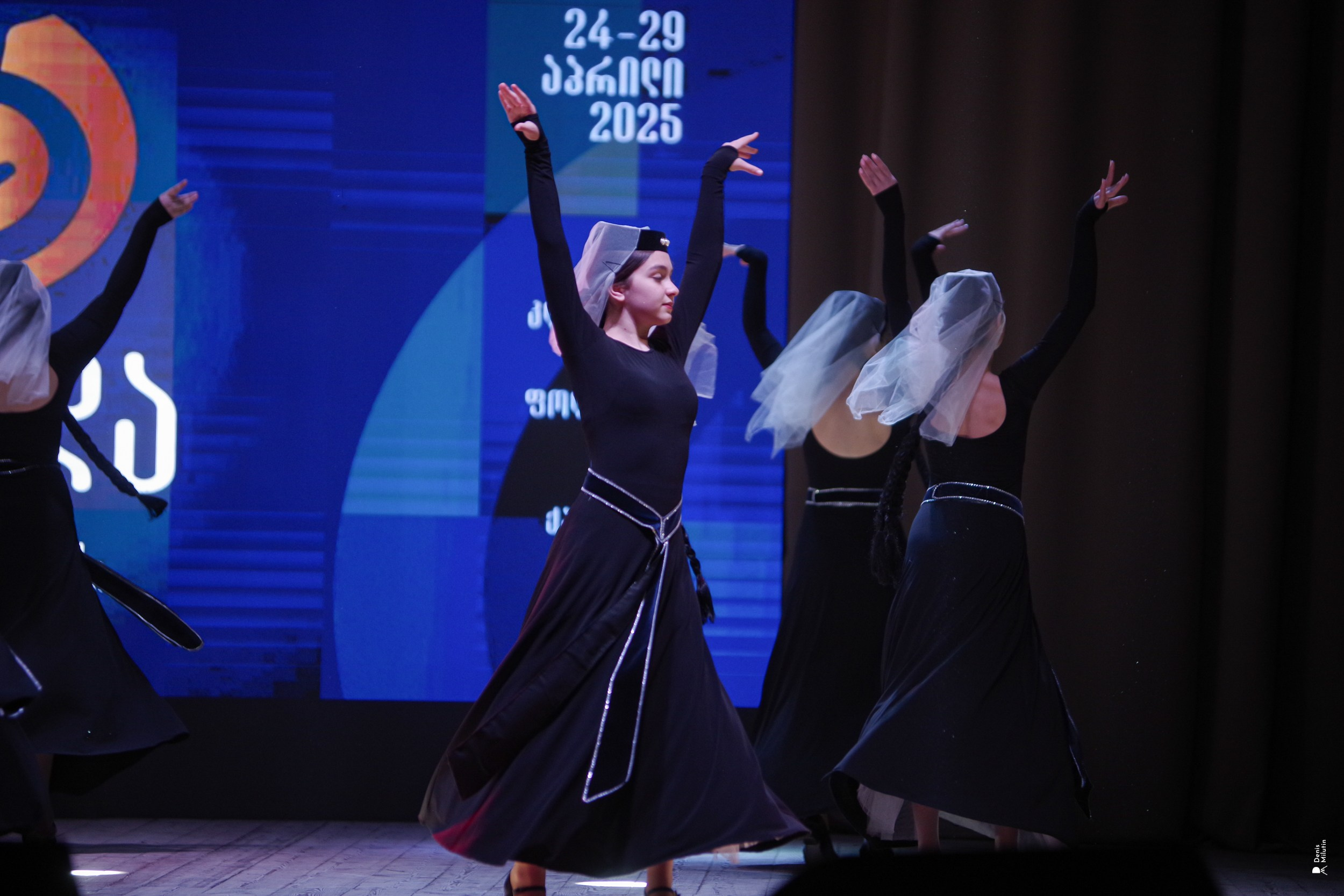 Танцы в Хоби. Портретный фотограф Денис Милютин