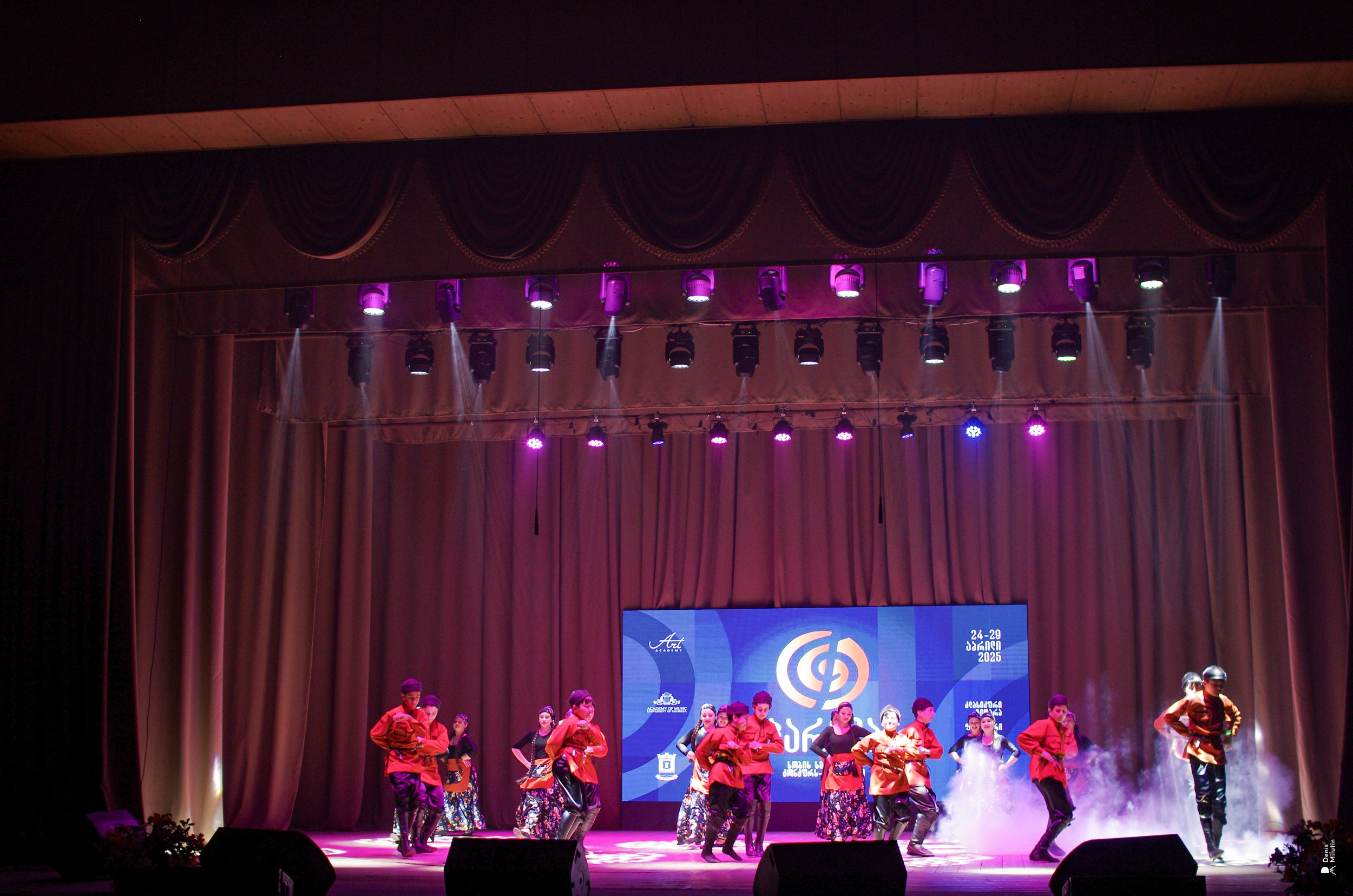 Танцы в Хоби. Портретный фотограф Денис Милютин