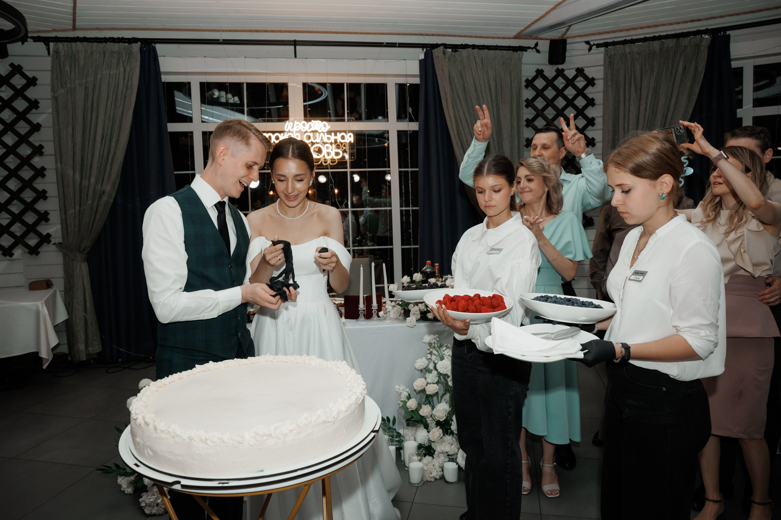 Регистрация в отеле Fish Point, ЗАГС Бутово, прогулка в Остафьево. Свадебный и репортажный фотограф (Москва, Королев и другие)