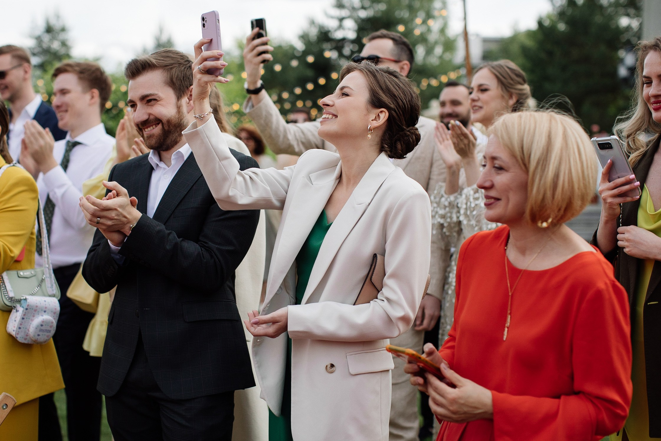 HOLDING_OUT_OF_THE_HERO. Wedding photographer in Europe