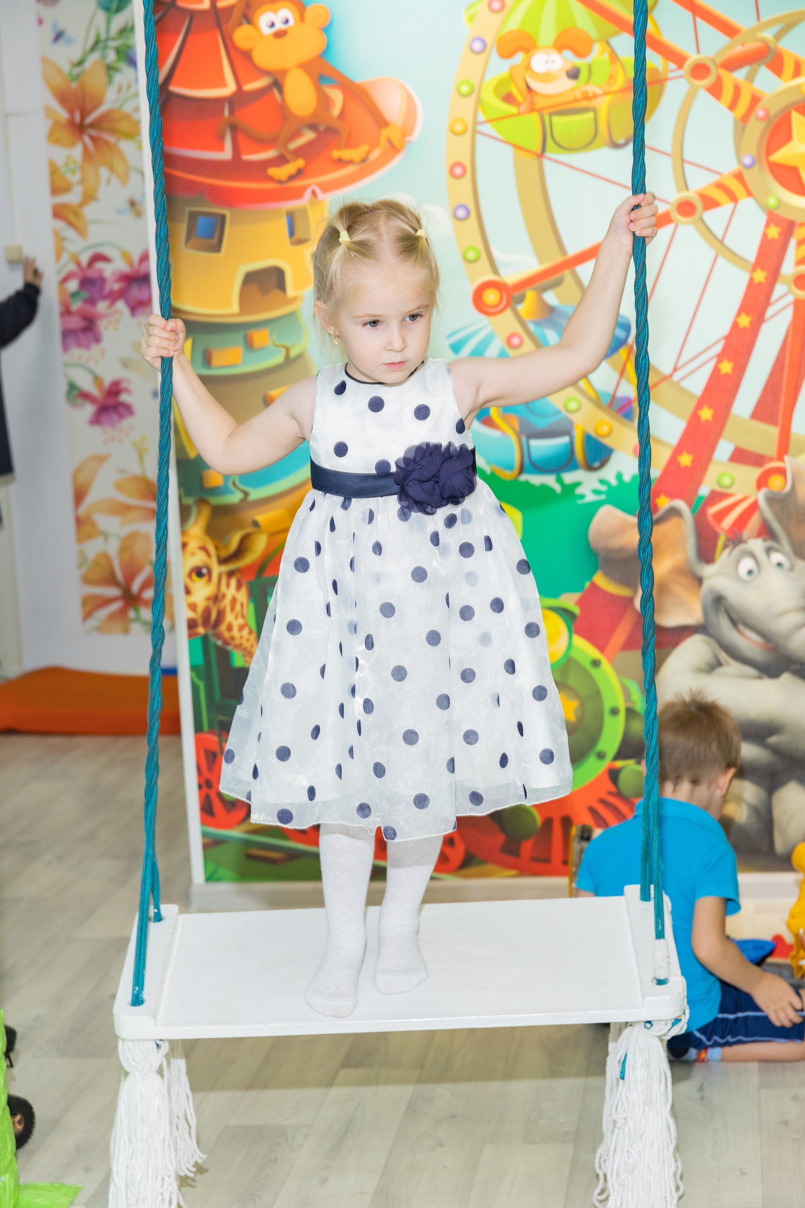 День Рождение в детском центре Качели. Выпускные альбомы во Владивостоке