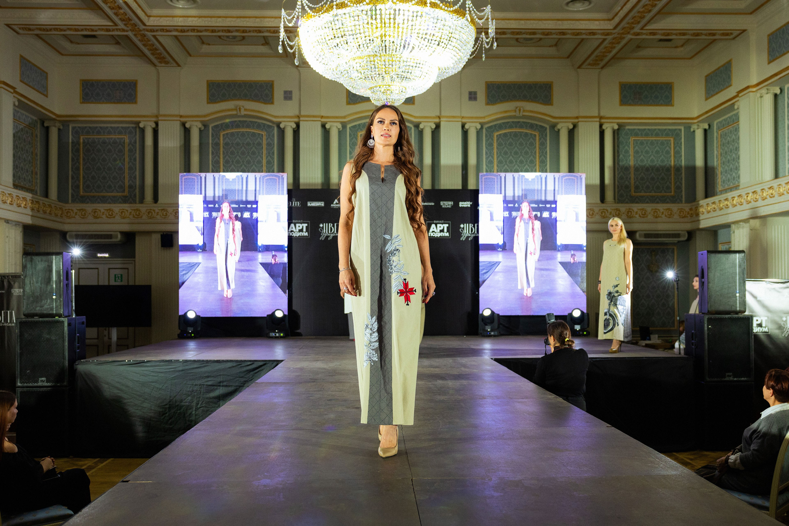 Арт-подиум «Цвета Удмуртии». Показ мод [25/10/24]. Фотограф Виноградов Константин
