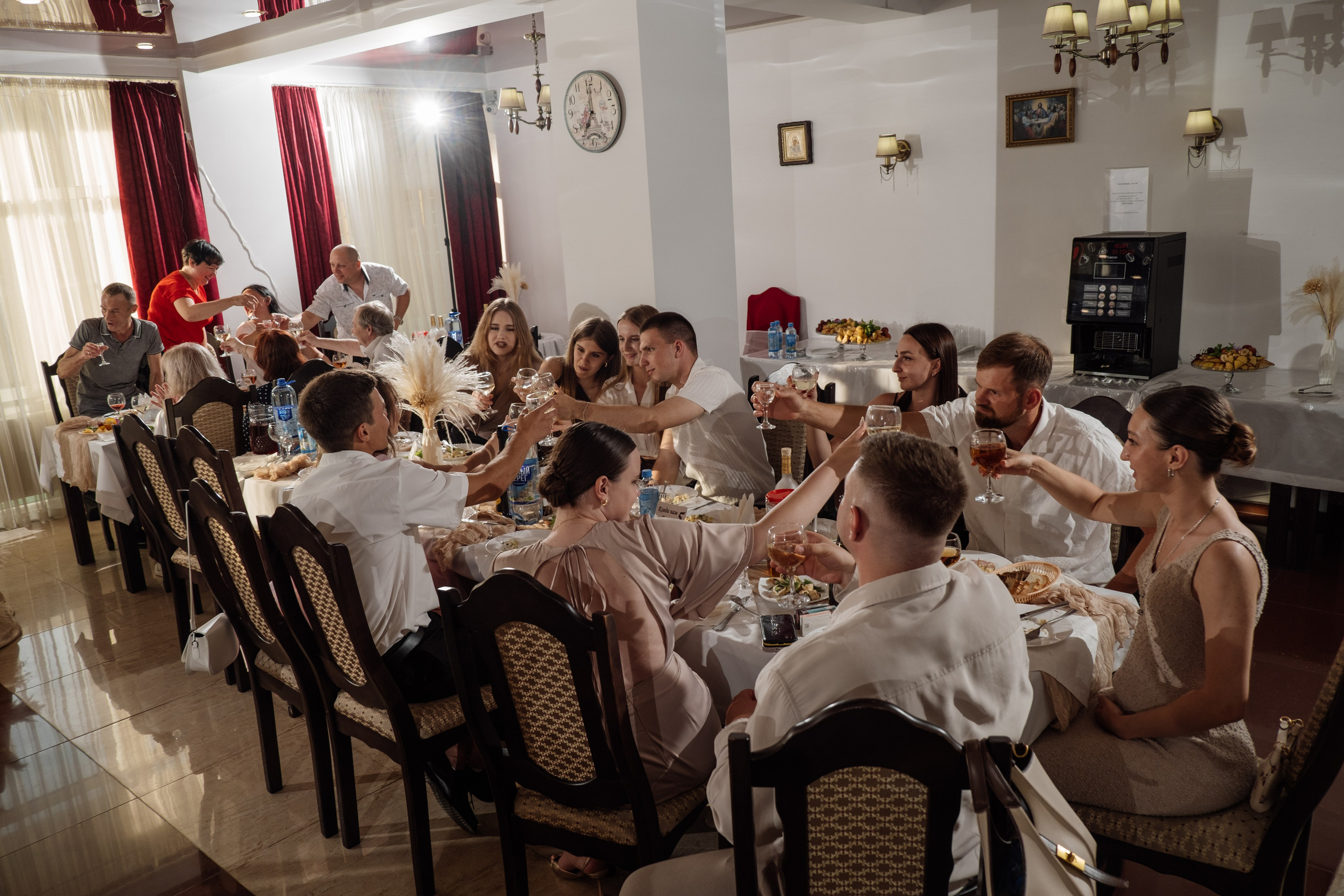 Свадебный ретопртаж. Профессиональная фотосъемка в Крыму. Натуральные эмоции и живые кадры. Забронируйте дату прямо сейчас!