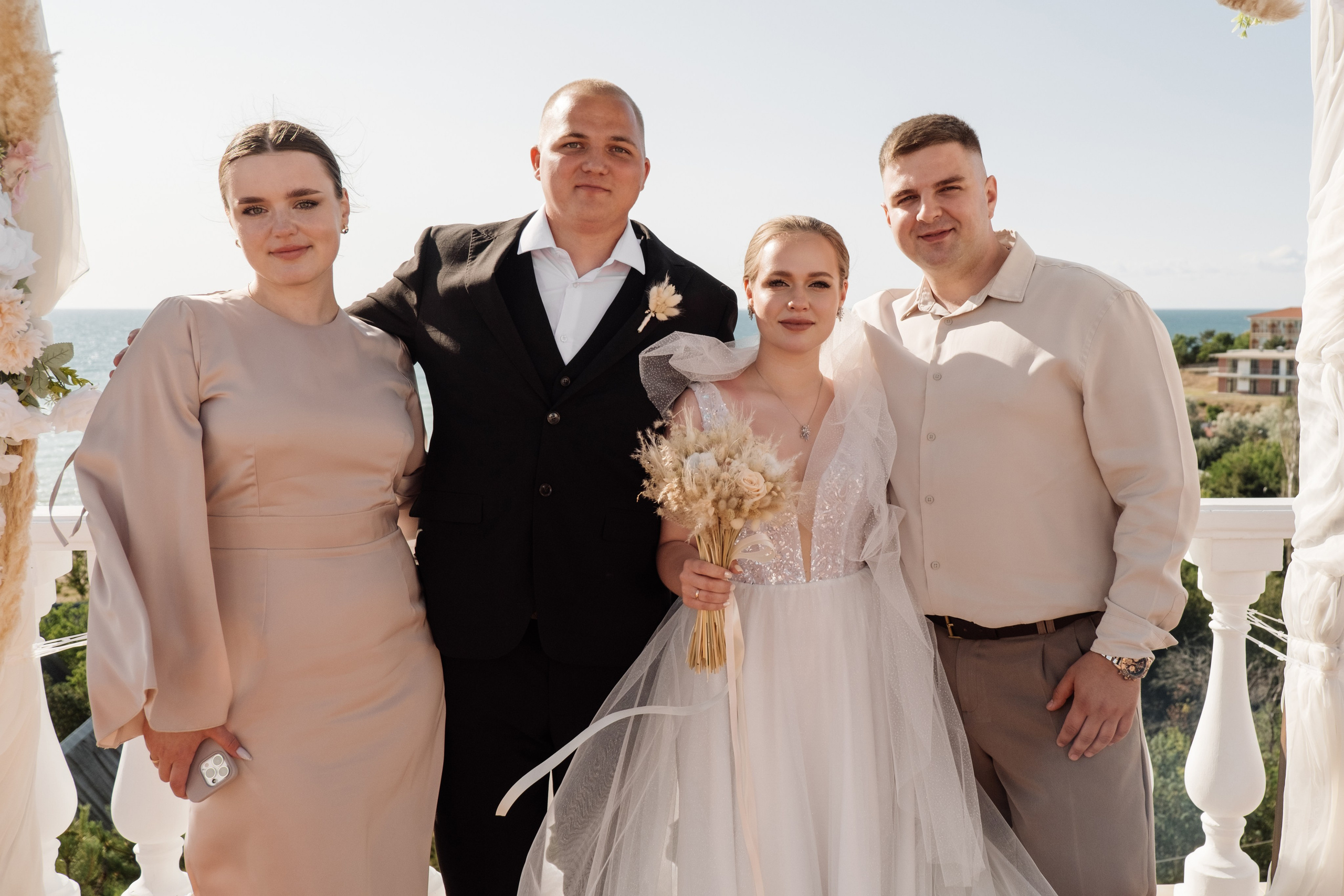 Свадебный ретопртаж. Профессиональная фотосъемка в Крыму. Натуральные эмоции и живые кадры. Забронируйте дату прямо сейчас!