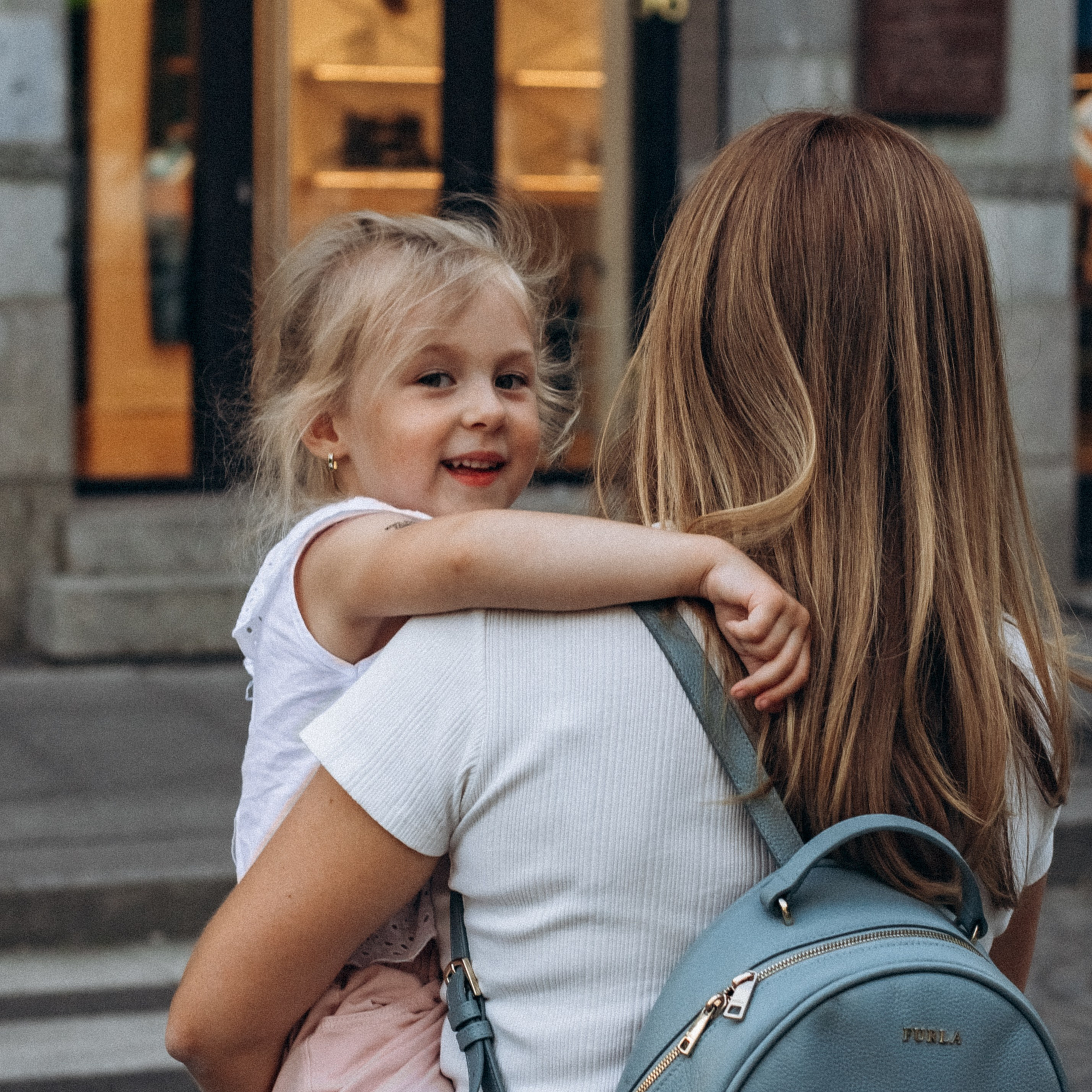 Дарья с семьей в июне. Фотопрогулка в Петербурге. Индивидуальный и семейный фотограф в Санкт-Петербурге