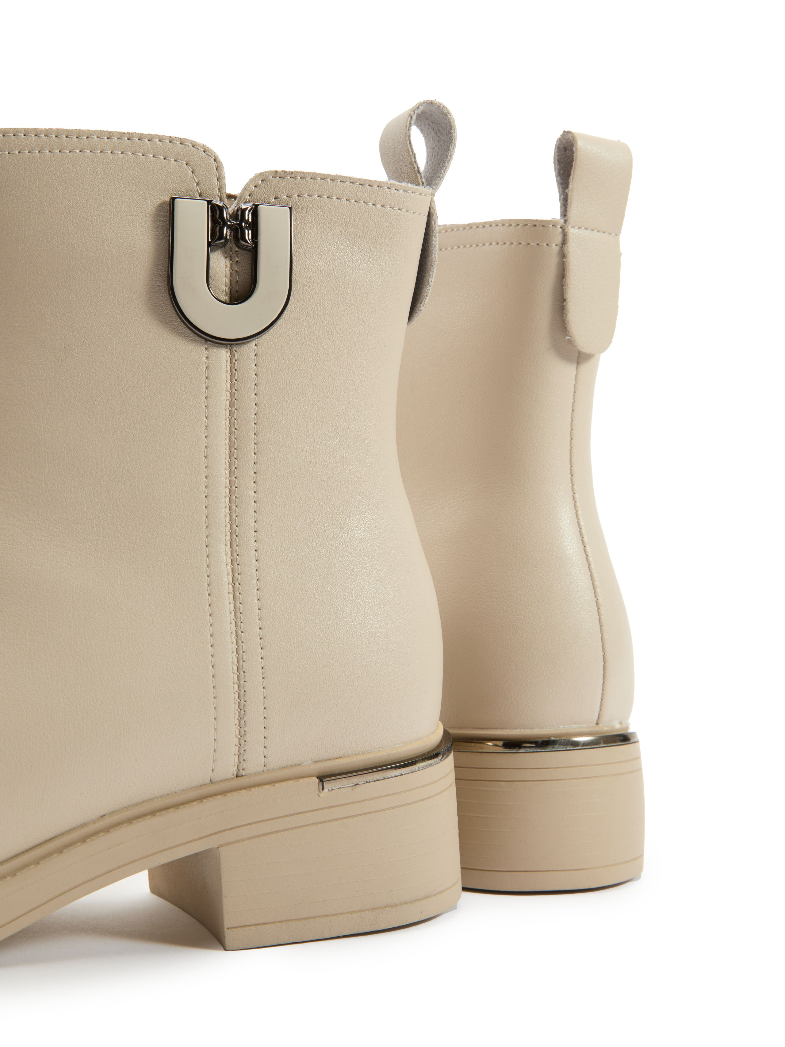 Каталожная фотография обуви. Фотограф в Москве Егор Гончаров