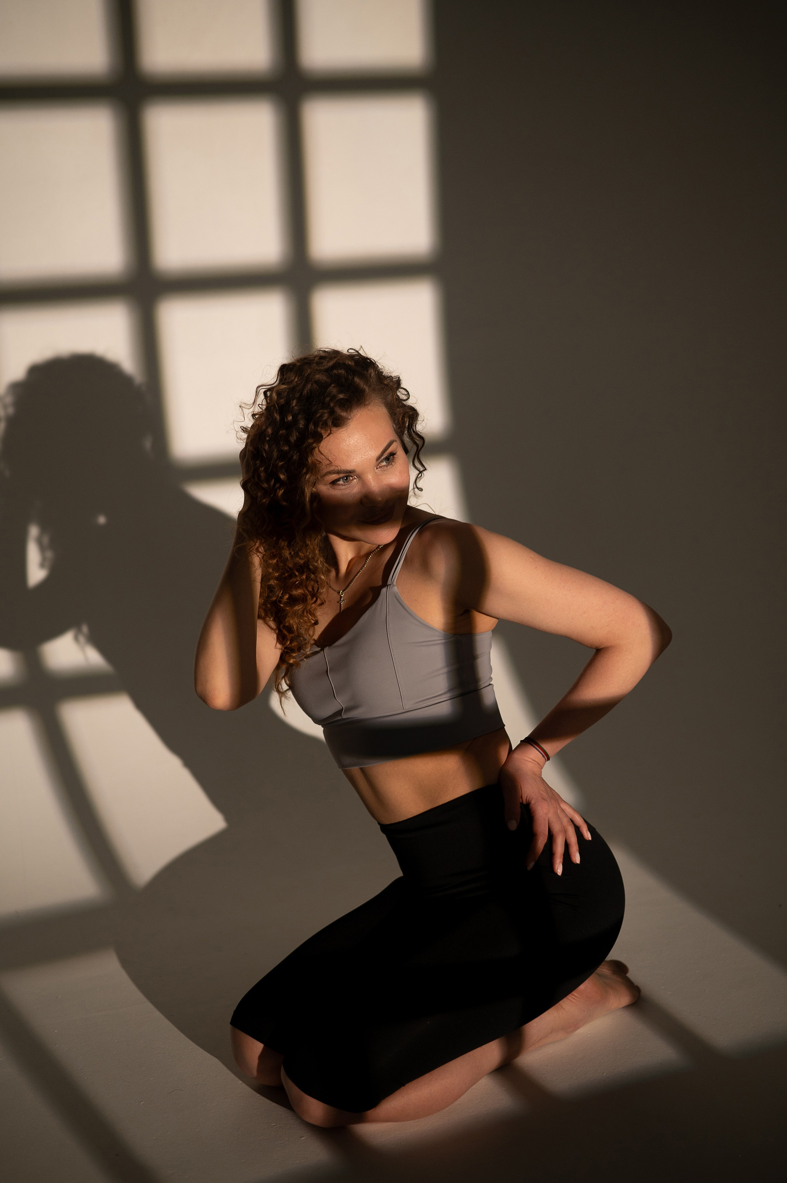 Женская фотосессия с применением рамок и масок на фоне. Женский фотограф Санкт-Петербург Александра Колий