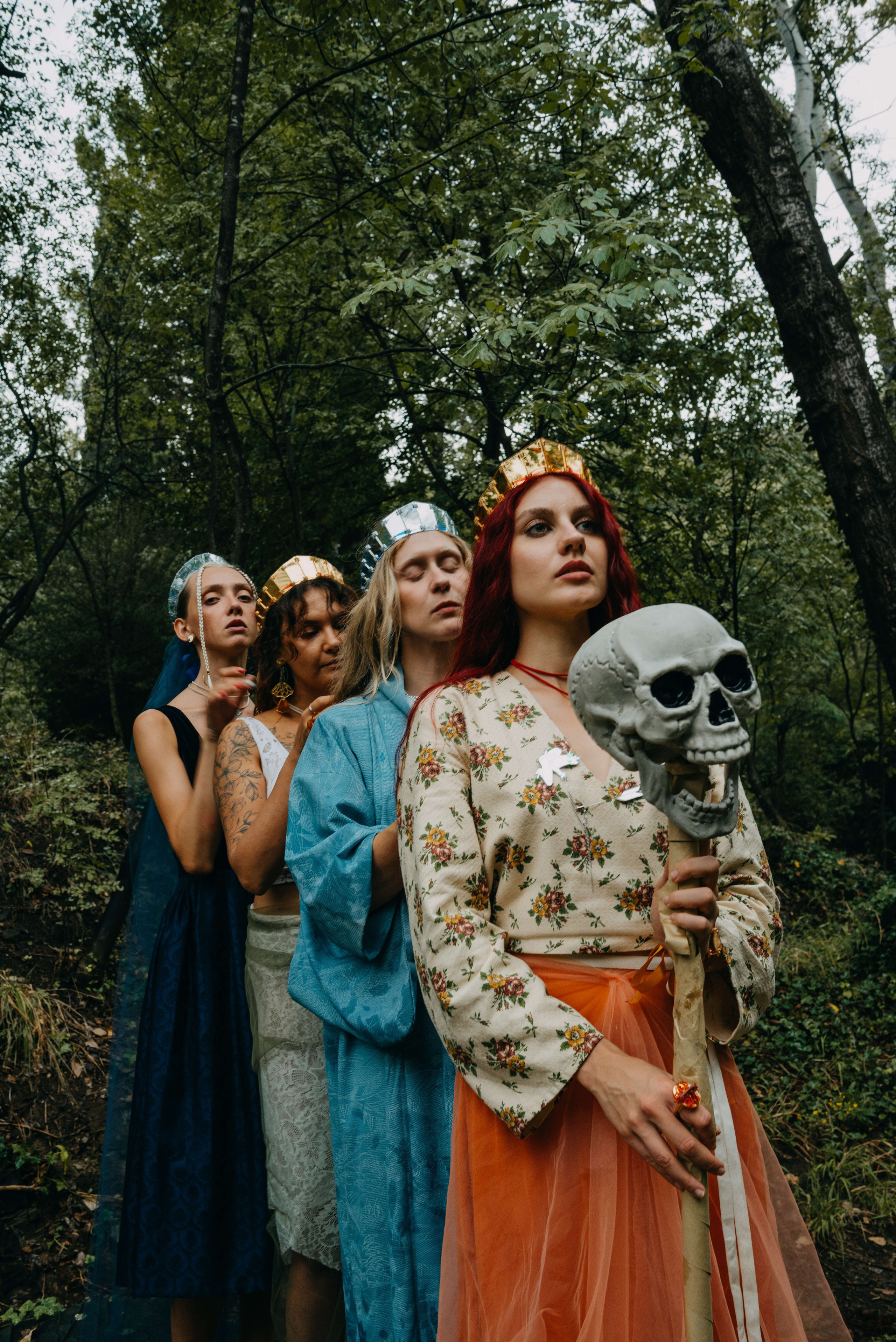 Съемка для бренда славянских украшений в лесу. Портретный и свадебный фотограф в Тбилиси • xeniqo