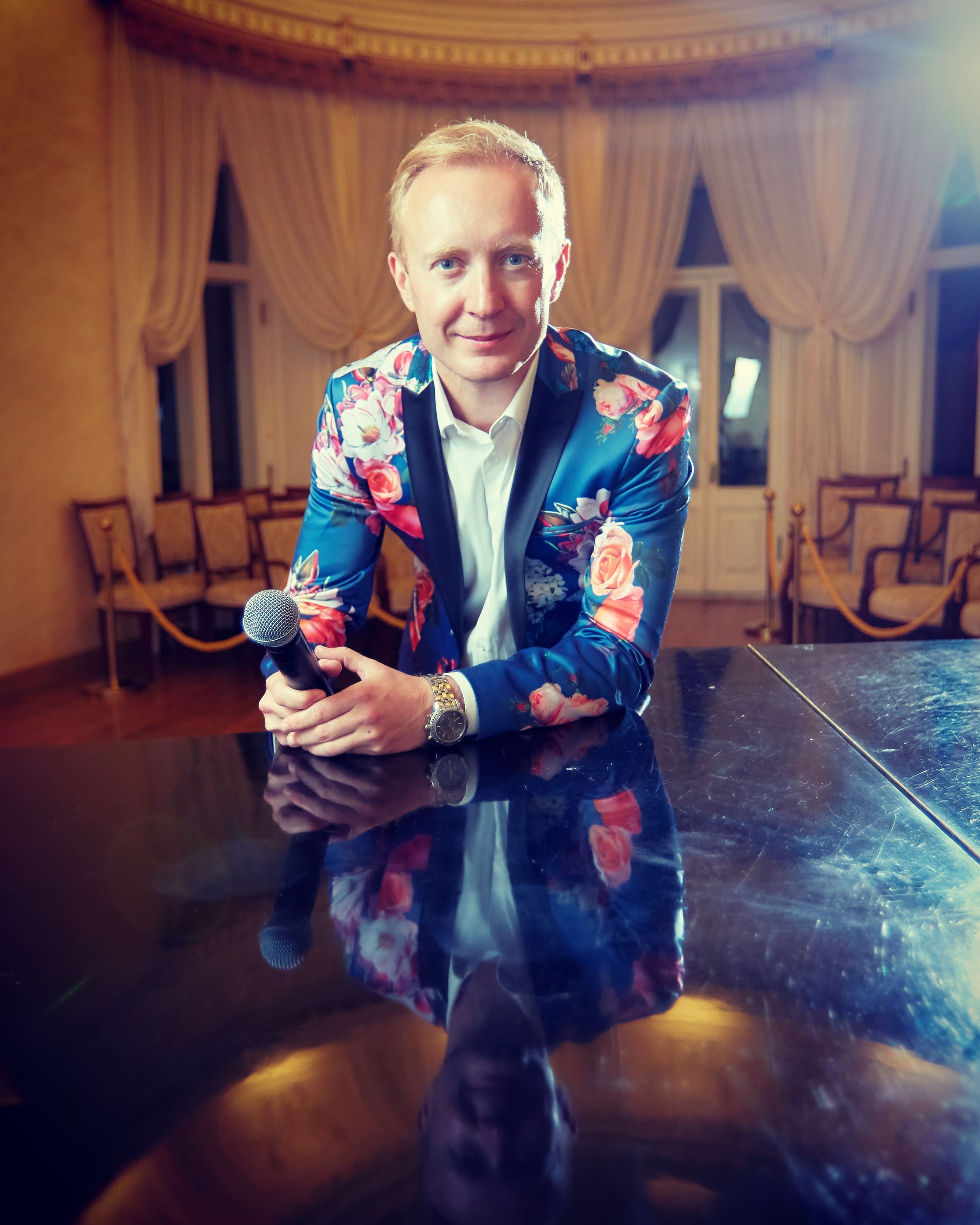 Ведущий Калашников. Подрядчики и друзья сети свадебных площадок House for wedding