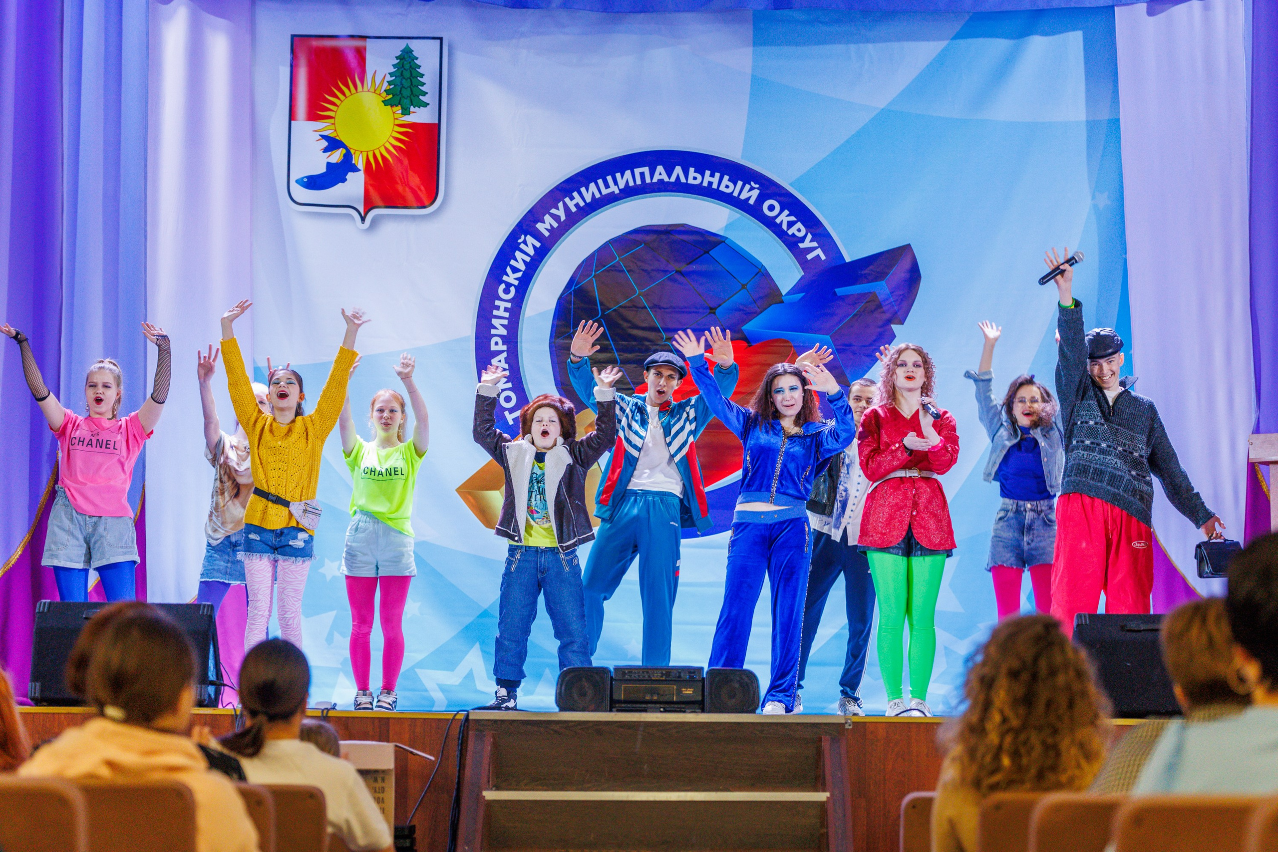 Школьный КВН в Томари. Свадебный, семейный и репортажный фотограф в Южно-Сахалинске Артур Петросян