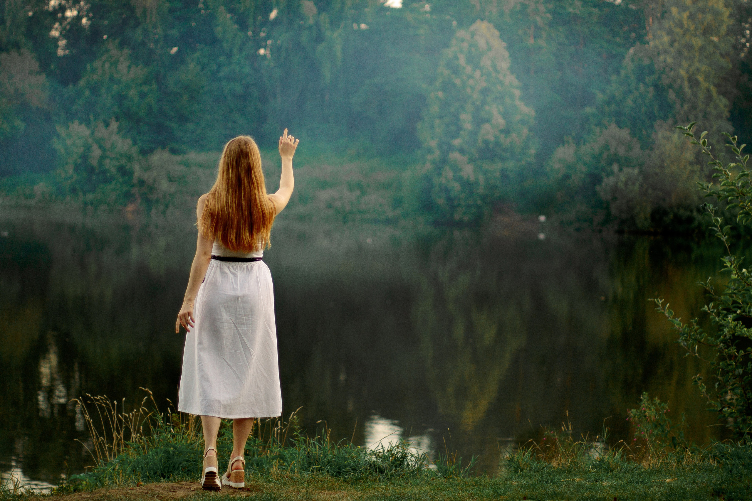 Портрет девушки летом, фотосессия девушки в Суханово, девушка на закате, девушка около реки