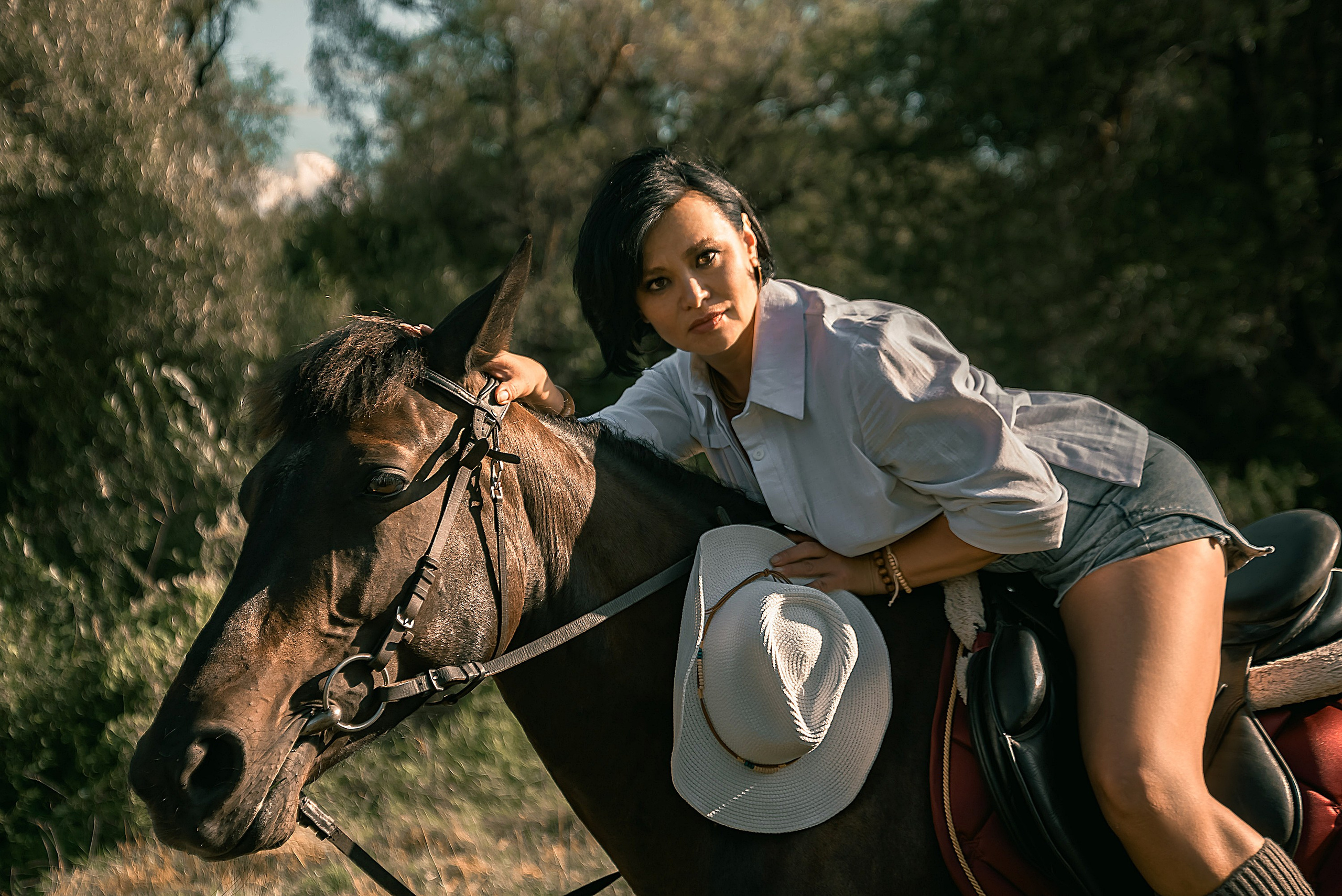 Красивые фотографии девушки на лошади.