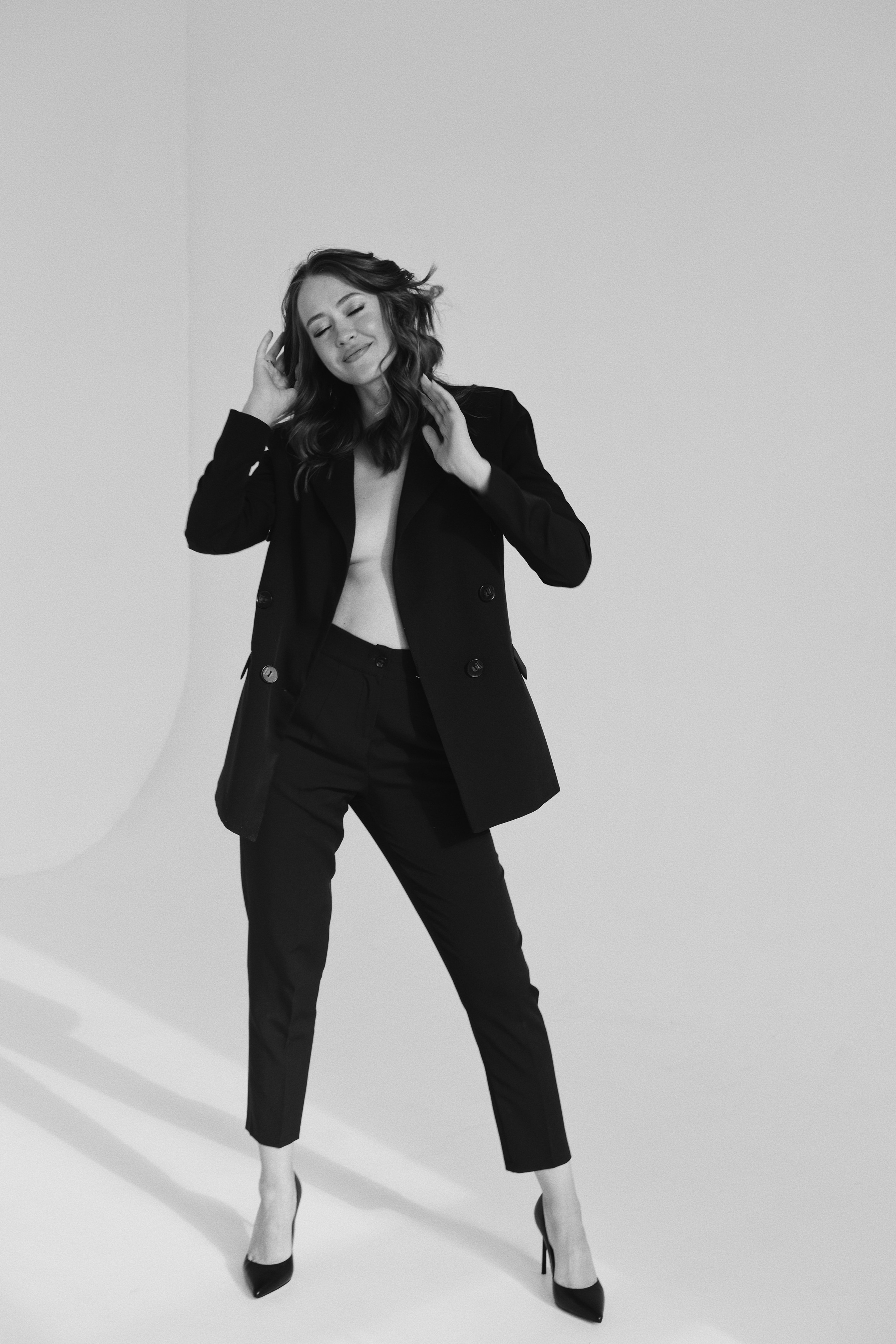 В ЧЕРНОМ. КРИСТИНА ГУСЬКОВА