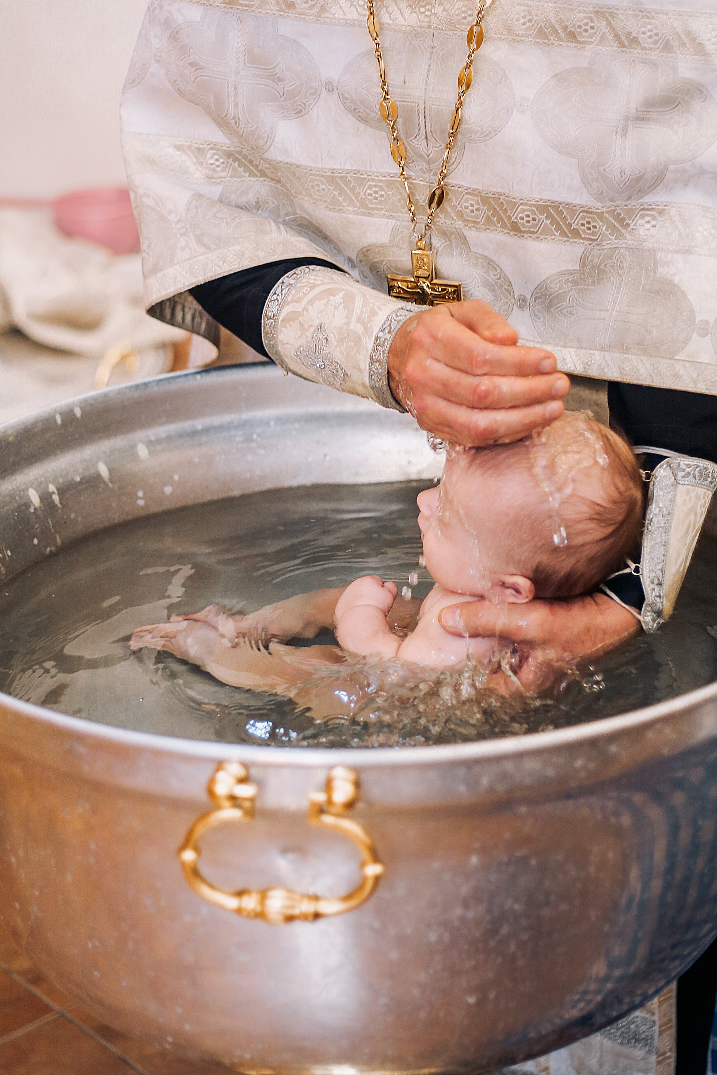Крещение в Храме Святой Троицы Сходня. Фотограф Анастасия Залевская
