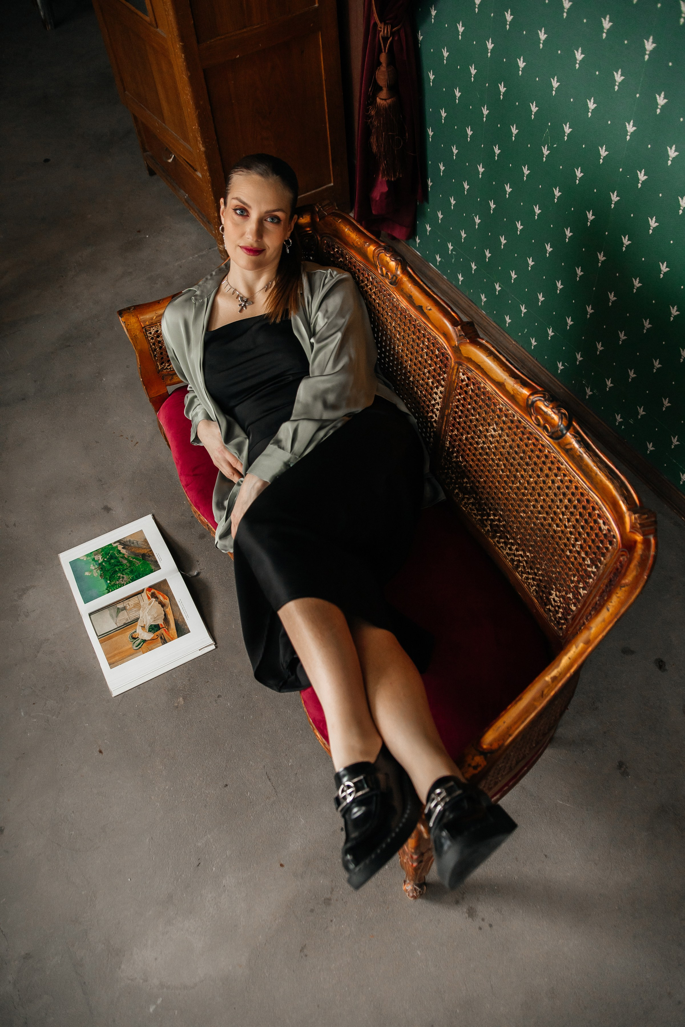 Ольга и Скульптуры. Семейный фотограф, свадебный фотограф, женский портрет в Санкт-Петербу