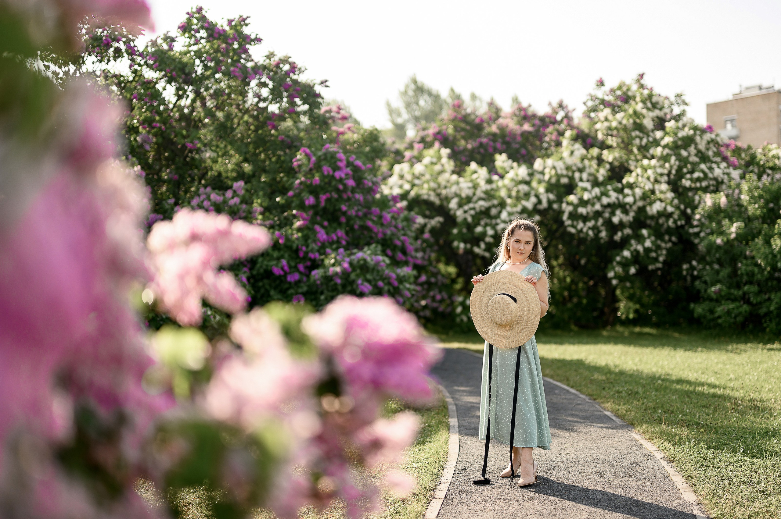 Анастасия. Фотосессия в цветении в Сиреневом саду в Москве. Semerlina.ru