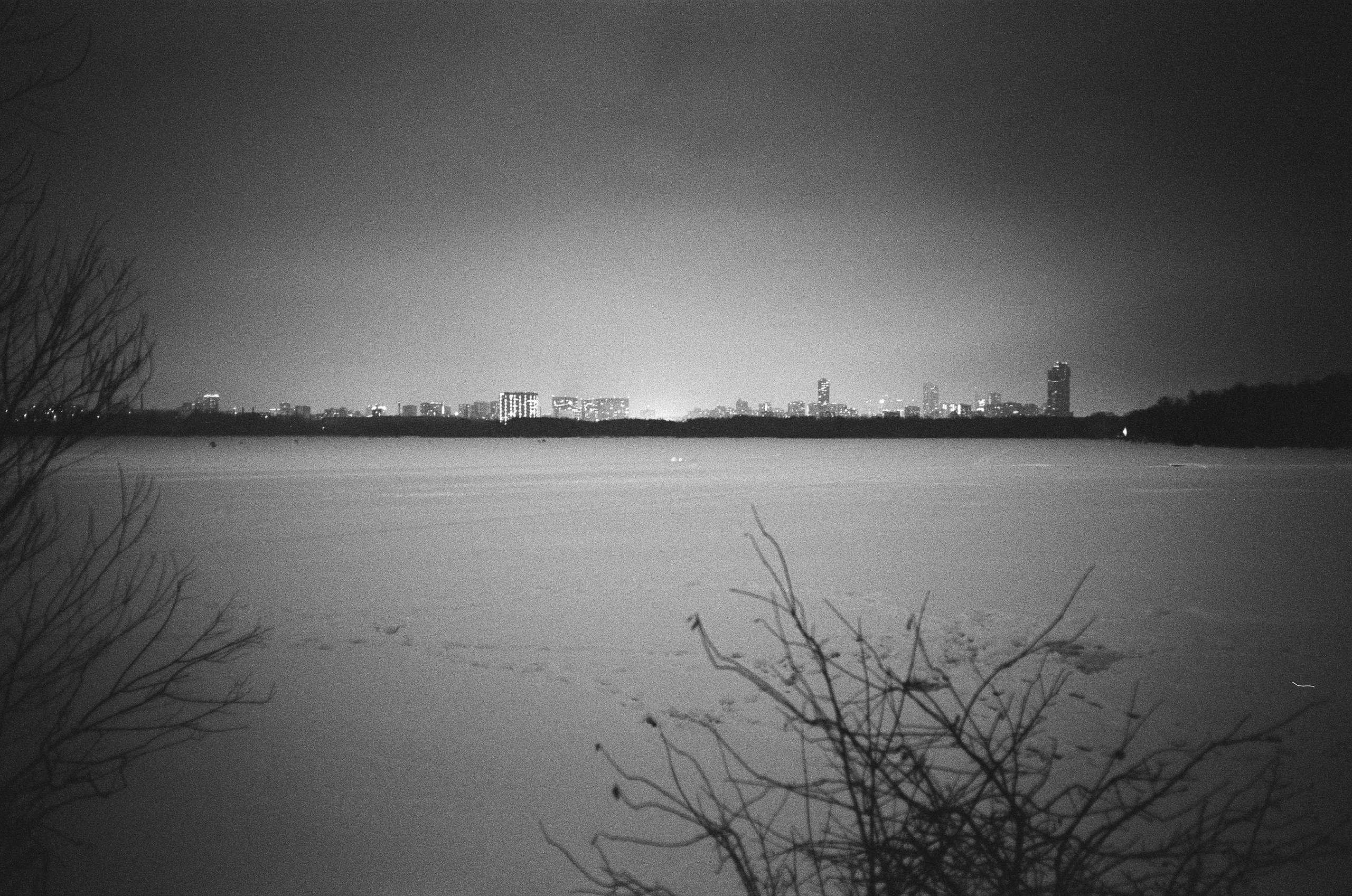 Voigtlander BESSA-T / Ultron 28 mm f/2 / Ilford PAN 400